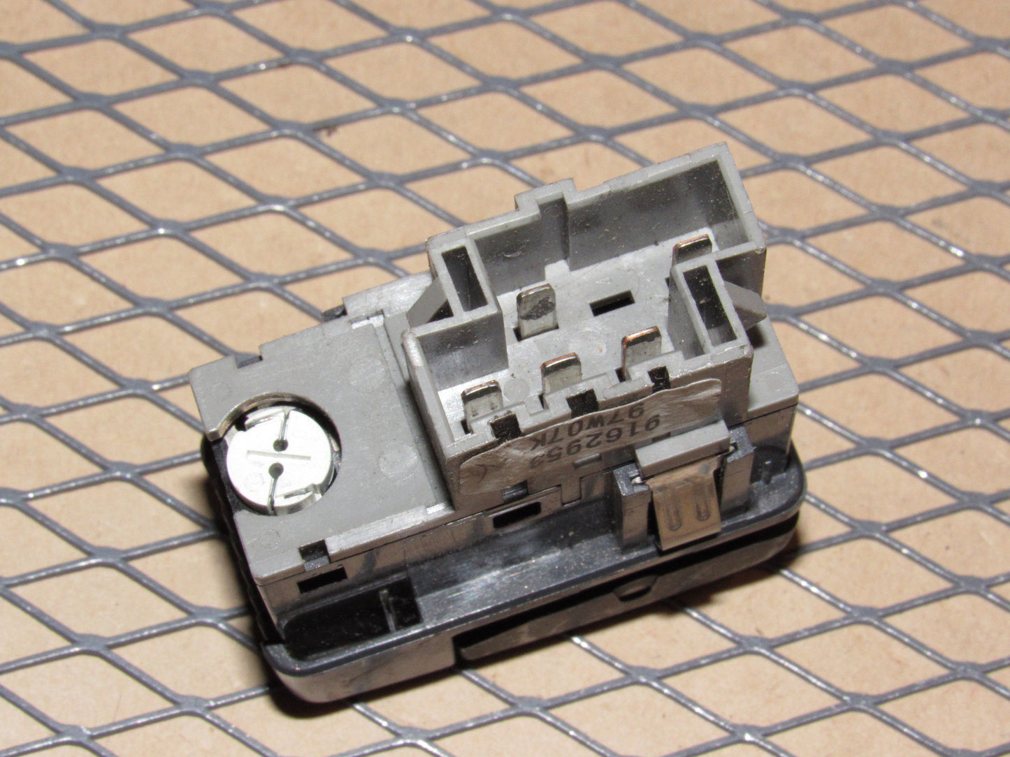 98 99 00 Volvo S70 OEM Traction Tracs Switch