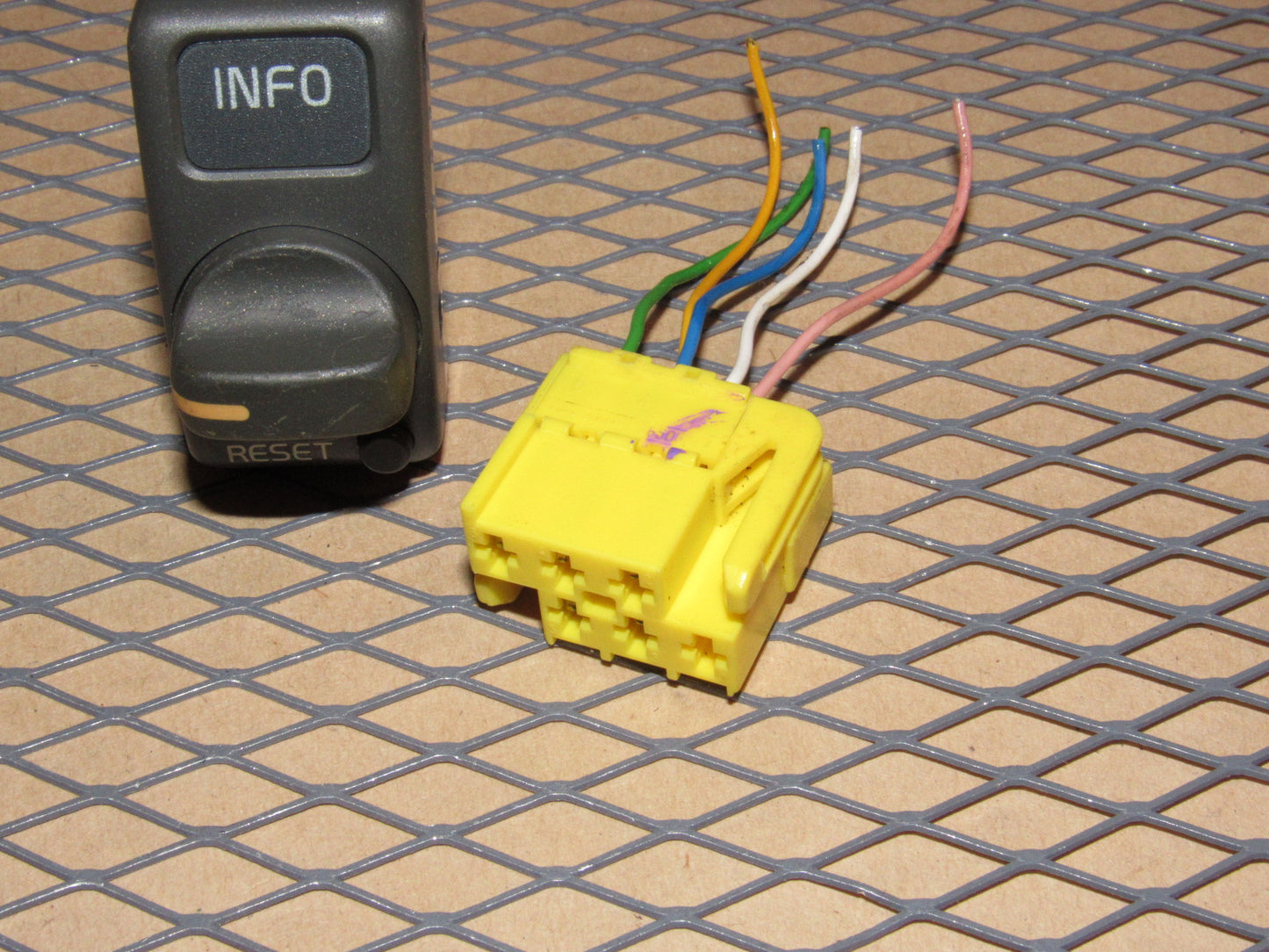98 99 00 Volvo S70 OEM Dash Info Switch Pigtail Harness Connector