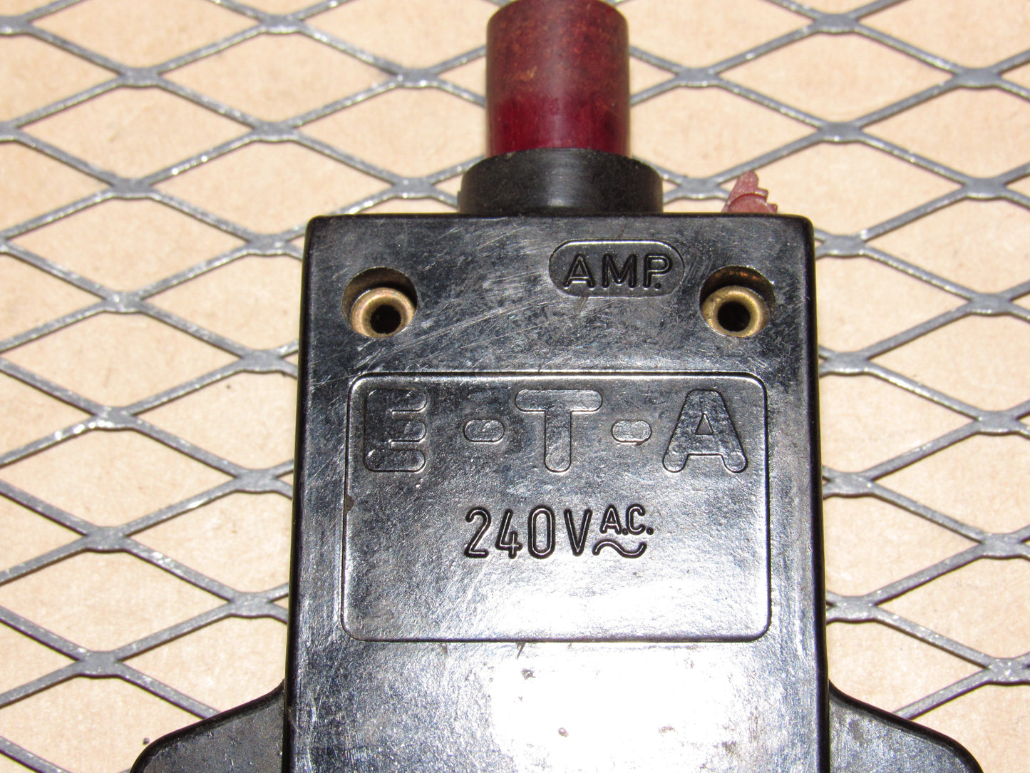 77-95 Mercedes Benz T1 Van Fuse Circuit Breaker 8a E-T-A 240VAC 2-5200-H
