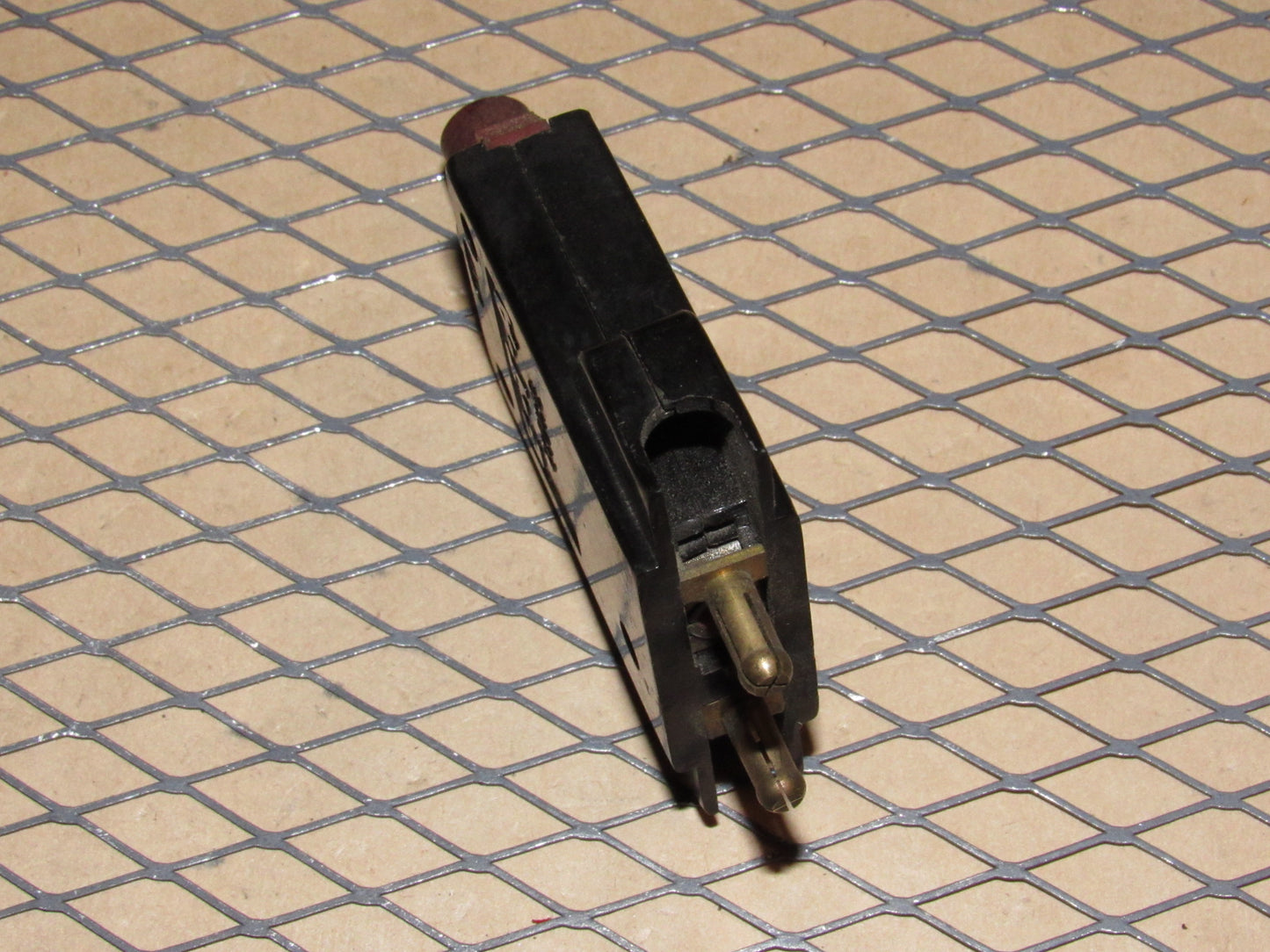 77-95 Mercedes Benz T1 Van Fuse Circuit Breaker 8a E-T-A 240VAC 2-5200-H