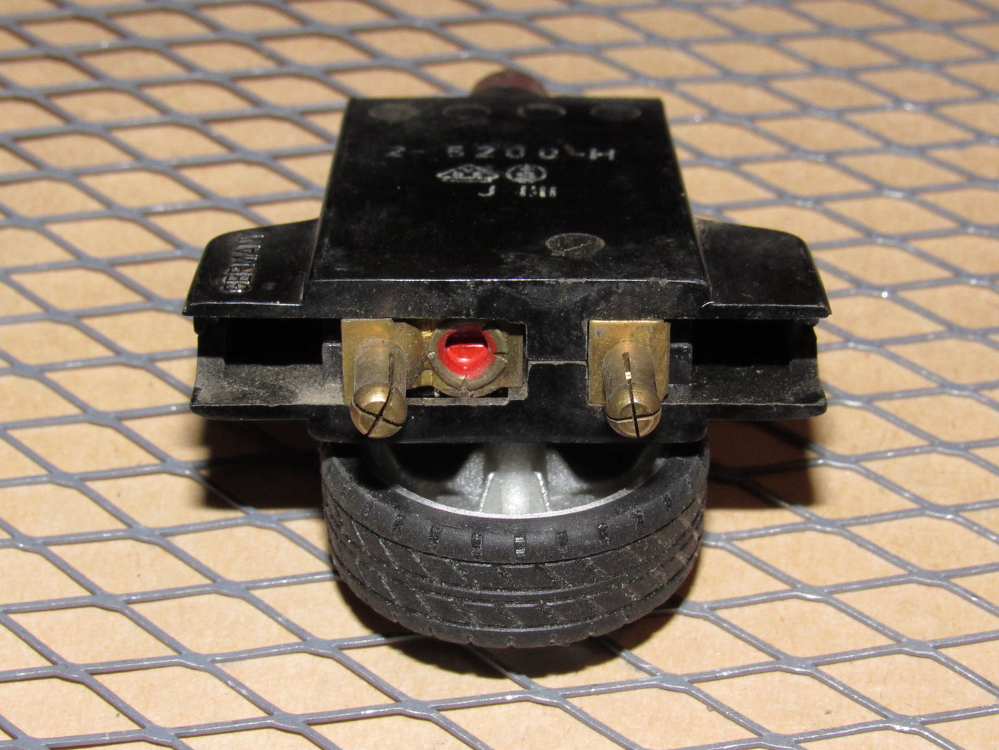 77-95 Mercedes Benz T1 Van Fuse Circuit Breaker 8a E-T-A 240VAC 2-5200-H