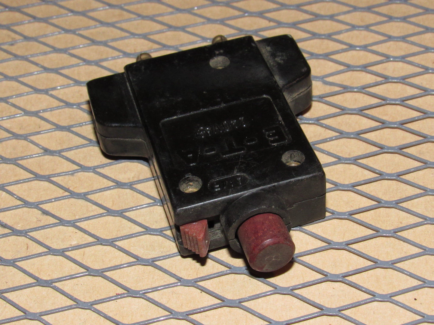 77-95 Mercedes Benz T1 Van Fuse Circuit Breaker 8a E-T-A 240VAC 2-5200-H