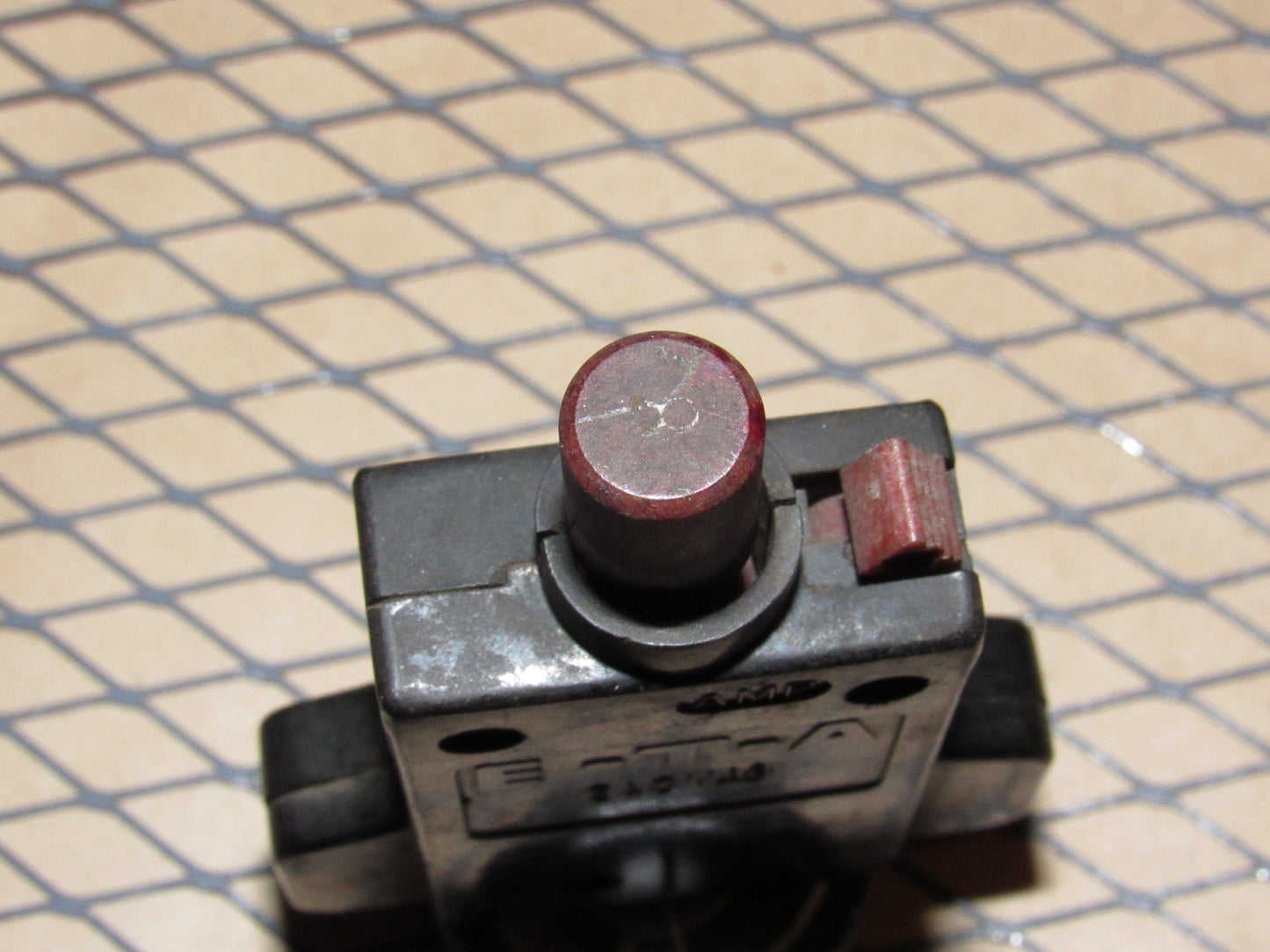 77-95 Mercedes Benz T1 Van Fuse Circuit Breaker 8a E-T-A 240VAC 2-5200-H