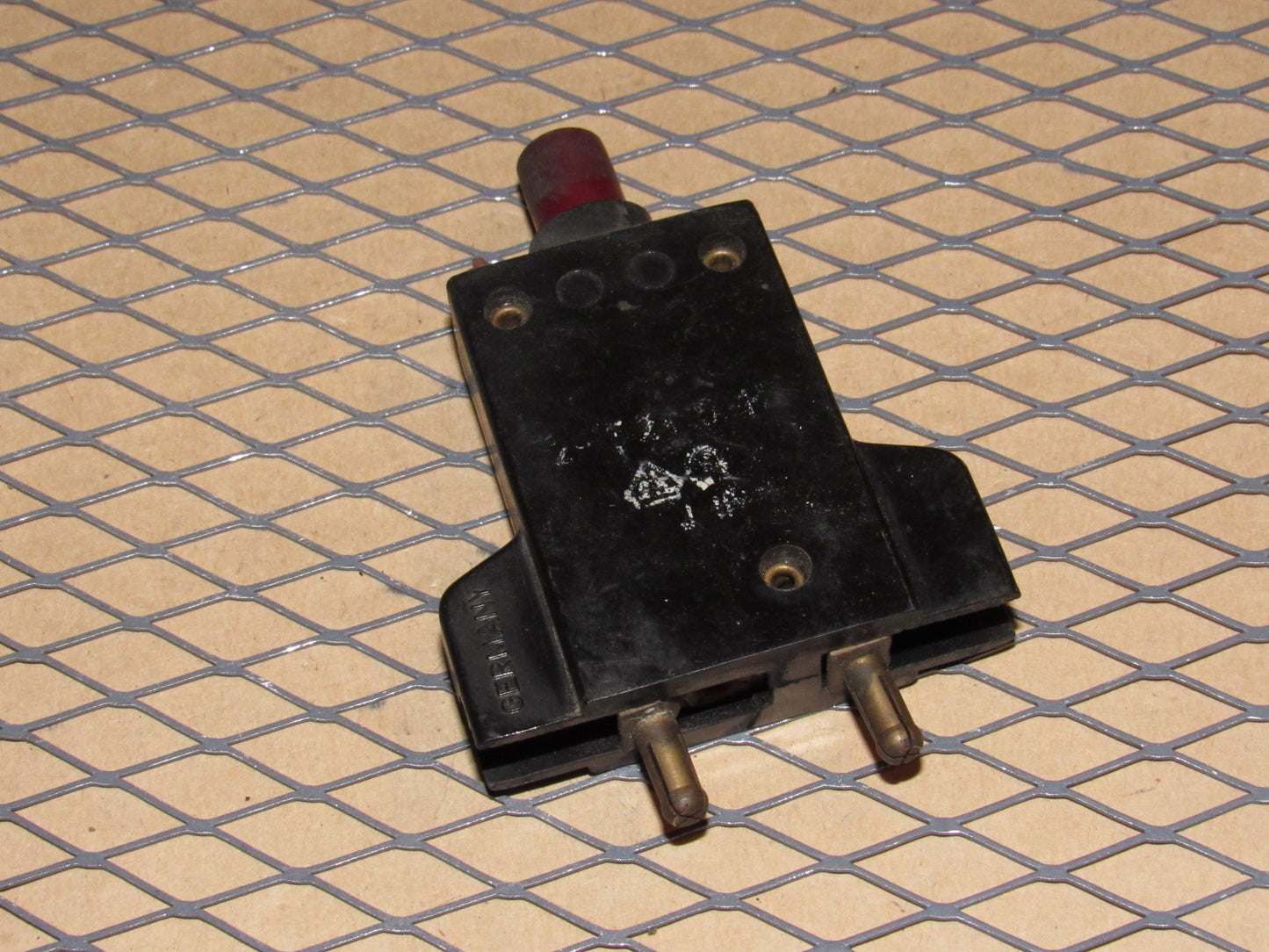 77-95 Mercedes Benz T1 Van Fuse Circuit Breaker 8a E-T-A 240VAC 2-5200-H