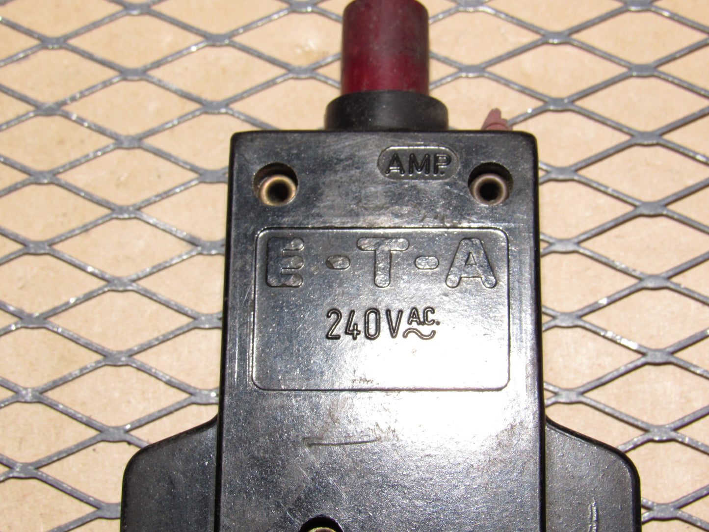 77-95 Mercedes Benz T1 Van Fuse Circuit Breaker 8a E-T-A 240VAC 2-5200-H