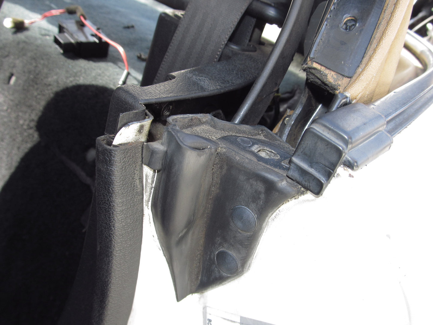 94 95 96 97 Mazda Miata OEM Convertible Soft Top Corner Seal Moulding Cover
