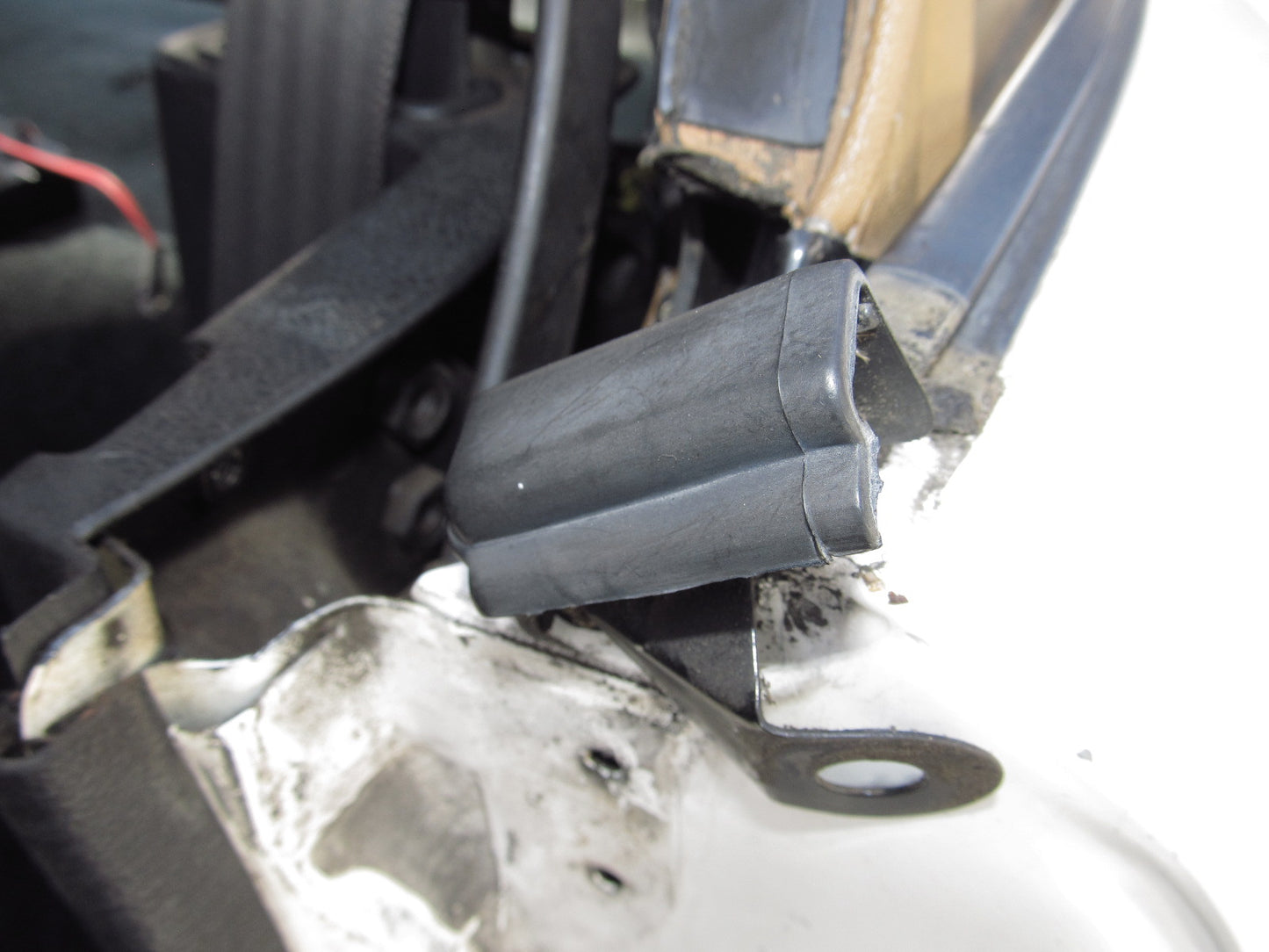 94 95 96 97 Mazda Miata OEM Convertible Soft Top Corner Seal Moulding Cover