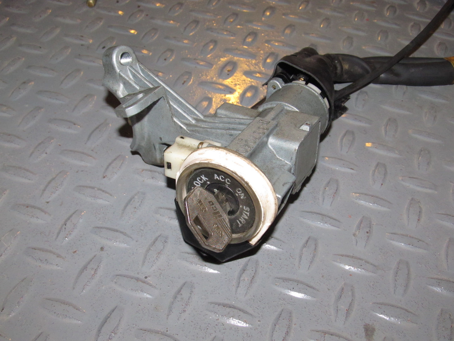 93 94 Mitsubishi Eclipse OEM A/T Ignition Lock Cylinder Switch & Key