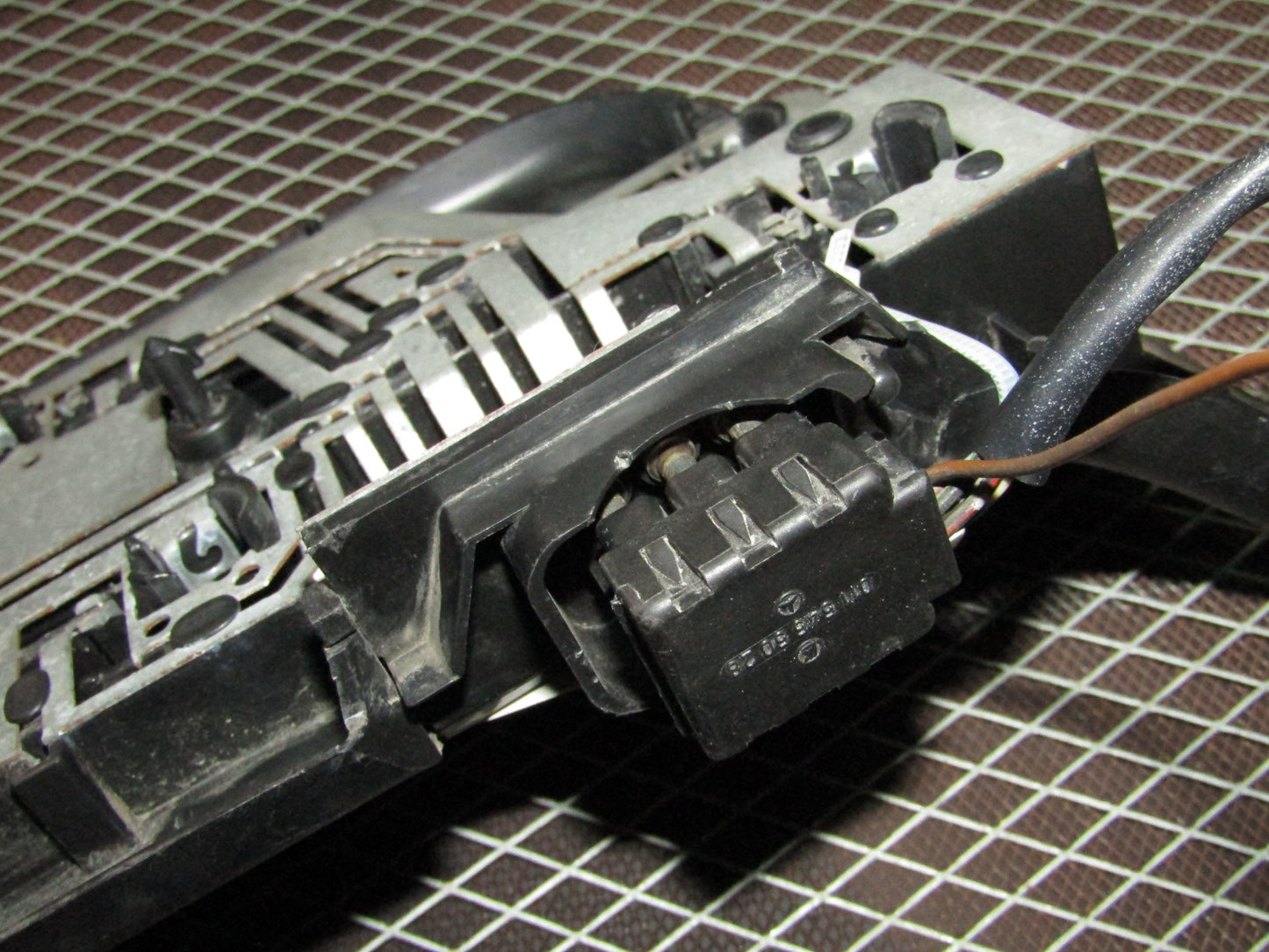 86-93 Mercedes Benz 300E OEM Tail Light Pigtail Harness - Right