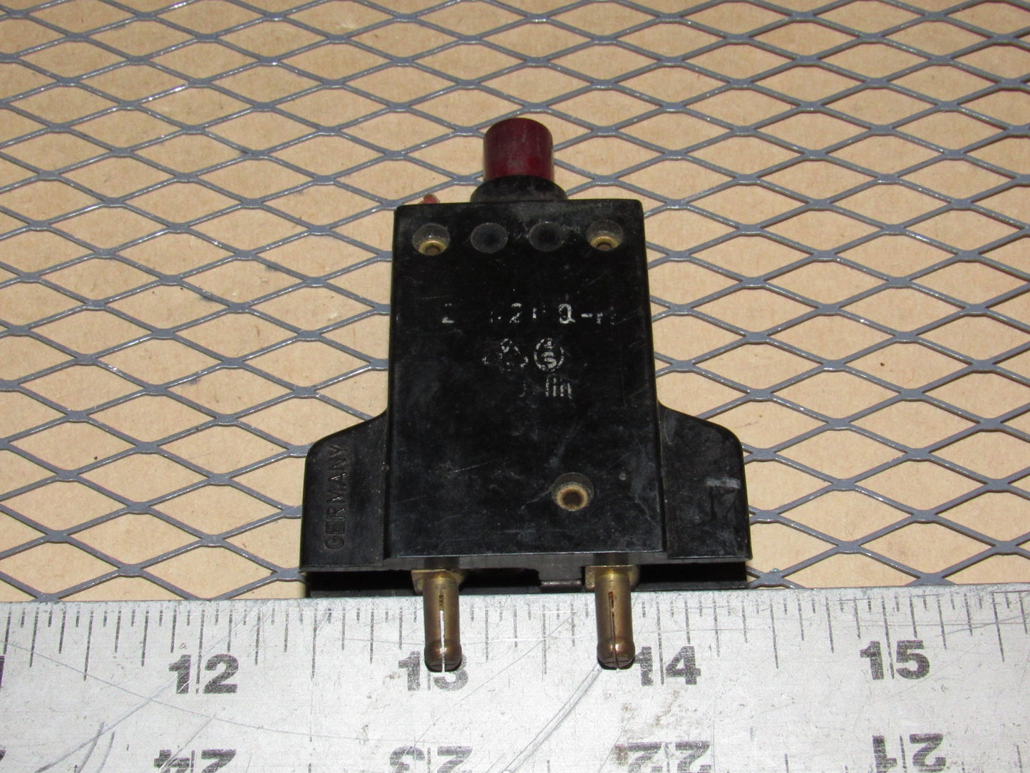 77-95 Mercedes Benz T1 Van Fuse Circuit Breaker 8a E-T-A 240VAC 2-5200-H