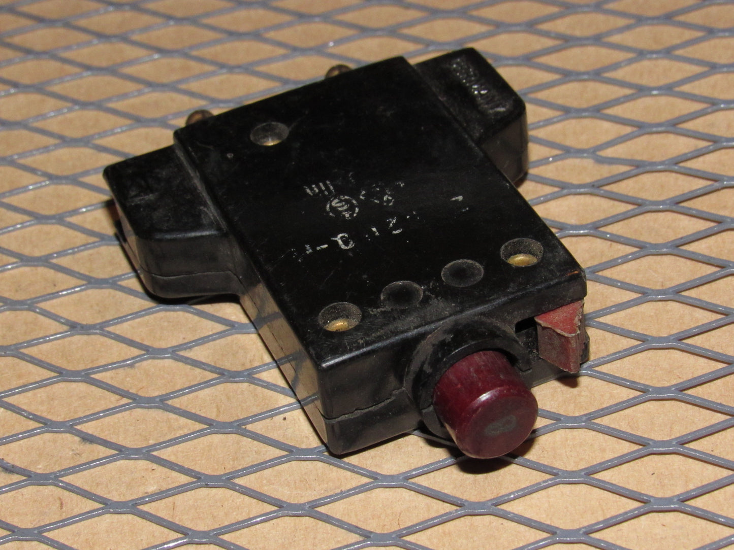 77-95 Mercedes Benz T1 Van Fuse Circuit Breaker 8a E-T-A 240VAC 2-5200-H