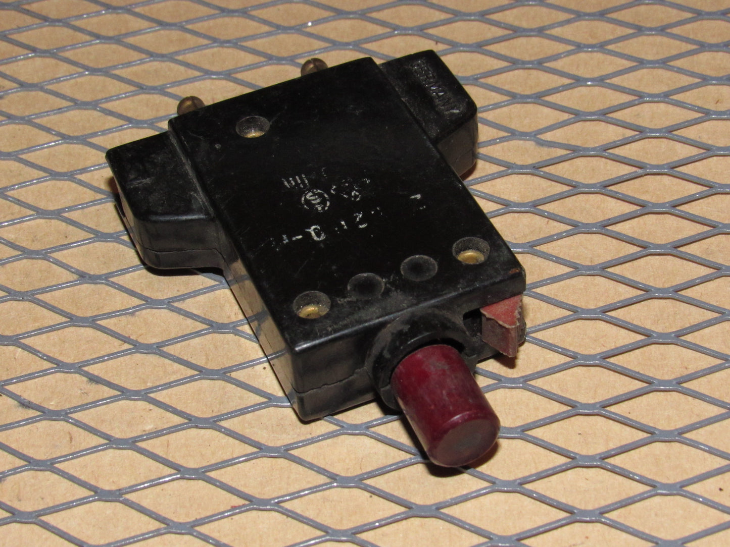77-95 Mercedes Benz T1 Van Fuse Circuit Breaker 8a E-T-A 240VAC 2-5200-H