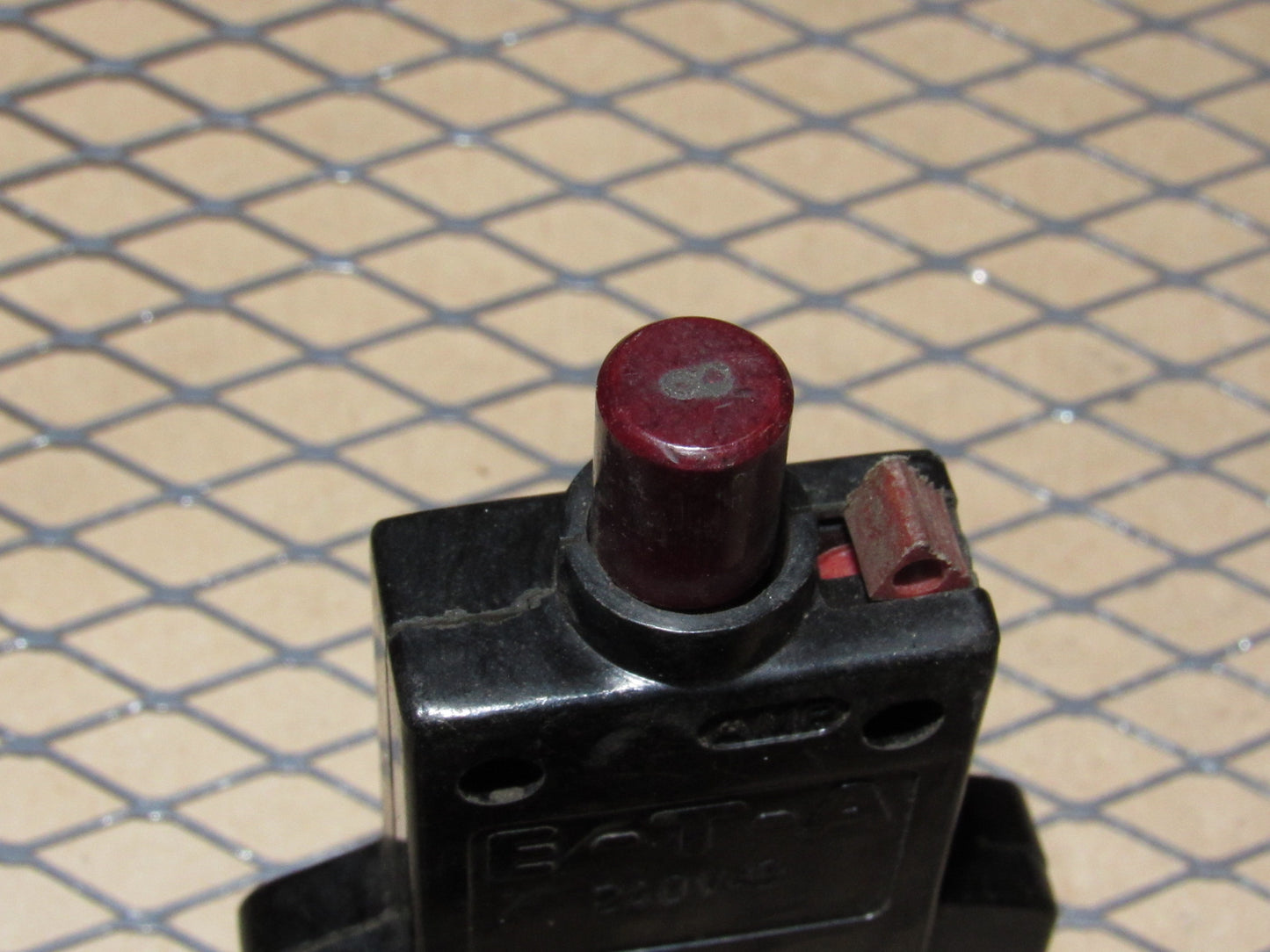 77-95 Mercedes Benz T1 Van Fuse Circuit Breaker 8a E-T-A 240VAC 2-5200-H