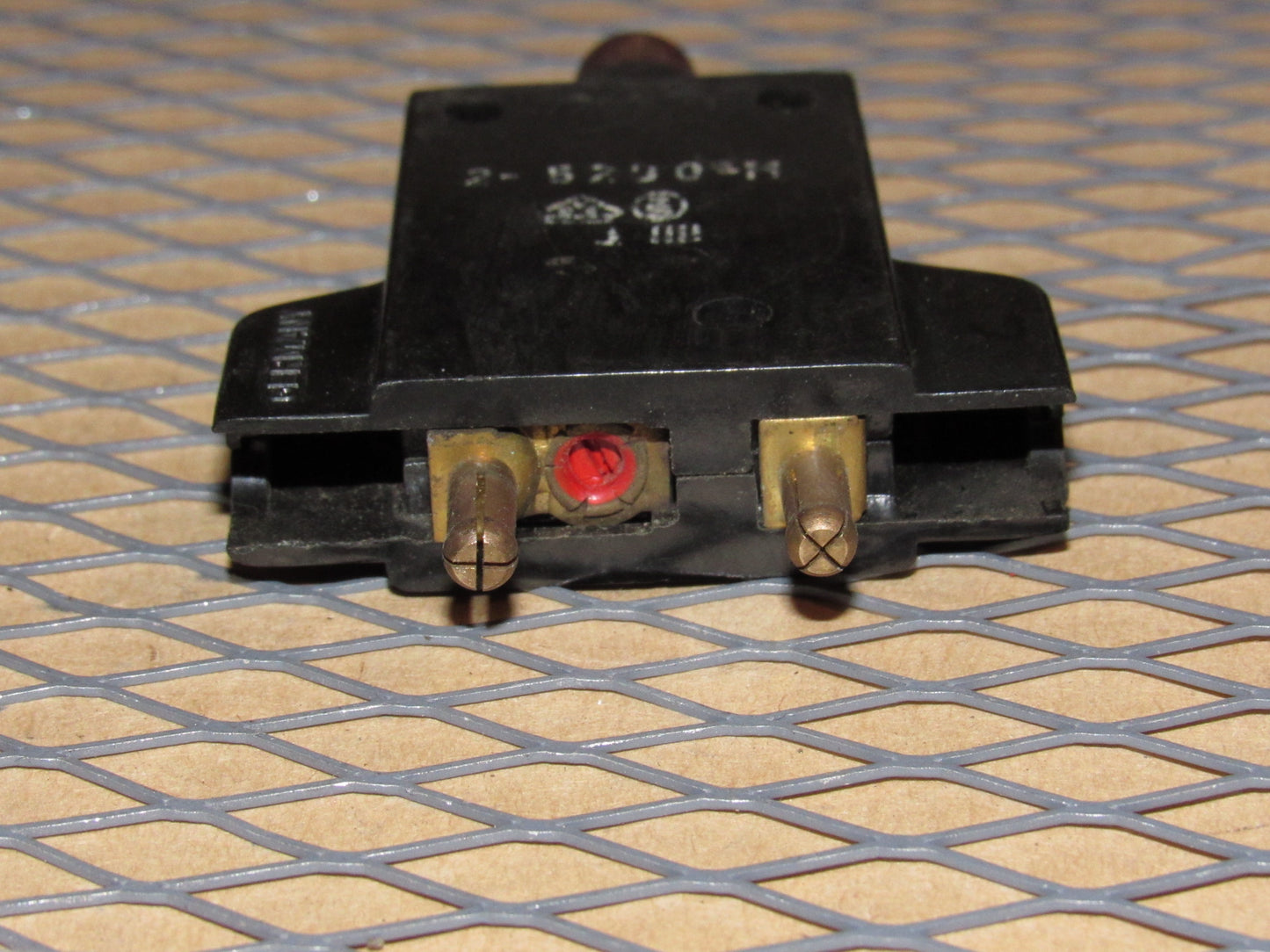 77-95 Mercedes Benz T1 Van Fuse Circuit Breaker 8a E-T-A 240VAC 2-5200-H
