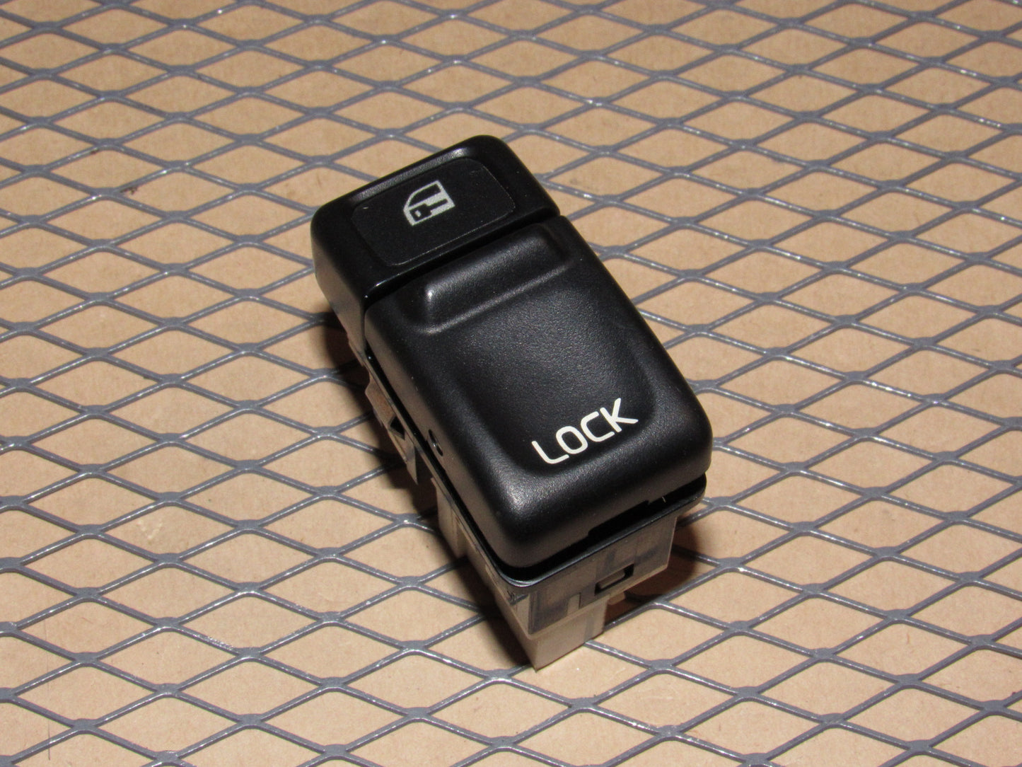 97 98 Volvo V90 OEM Dash Central Door Lock Switch