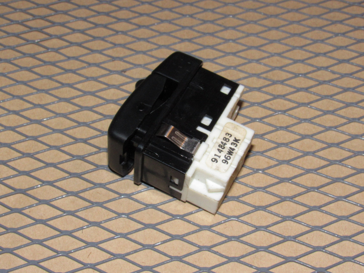 97 98 Volvo V90 OEM Dash Central Door Lock Switch