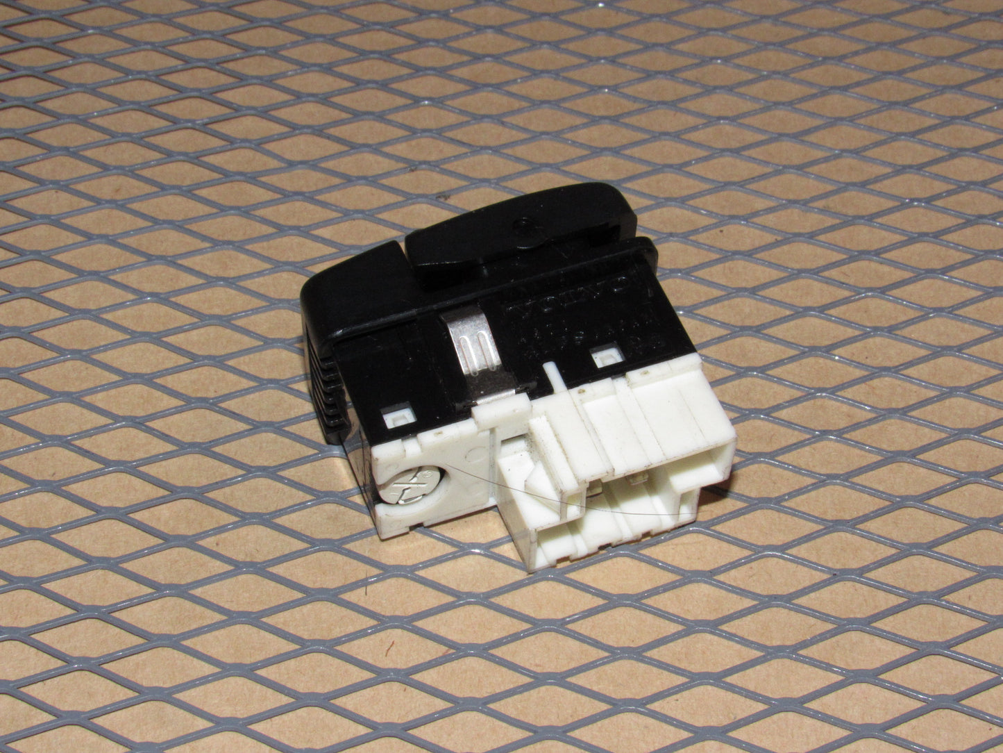 97 98 Volvo V90 OEM Dash Central Door Lock Switch