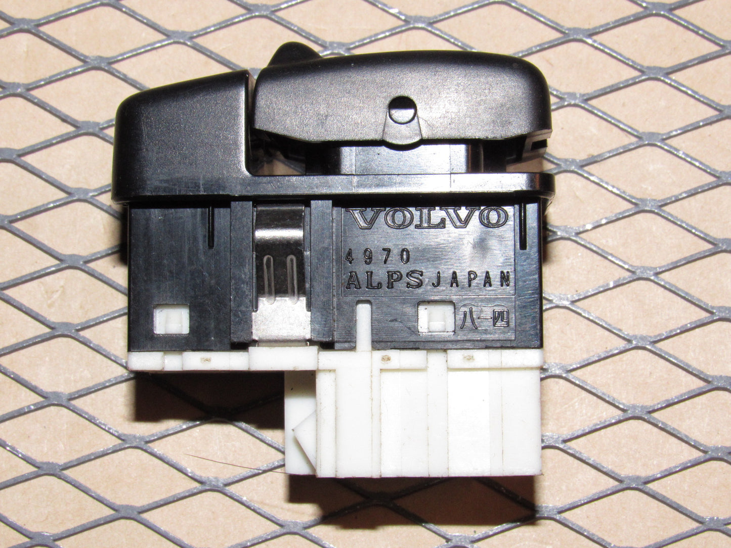 97 98 Volvo V90 OEM Dash Central Door Lock Switch