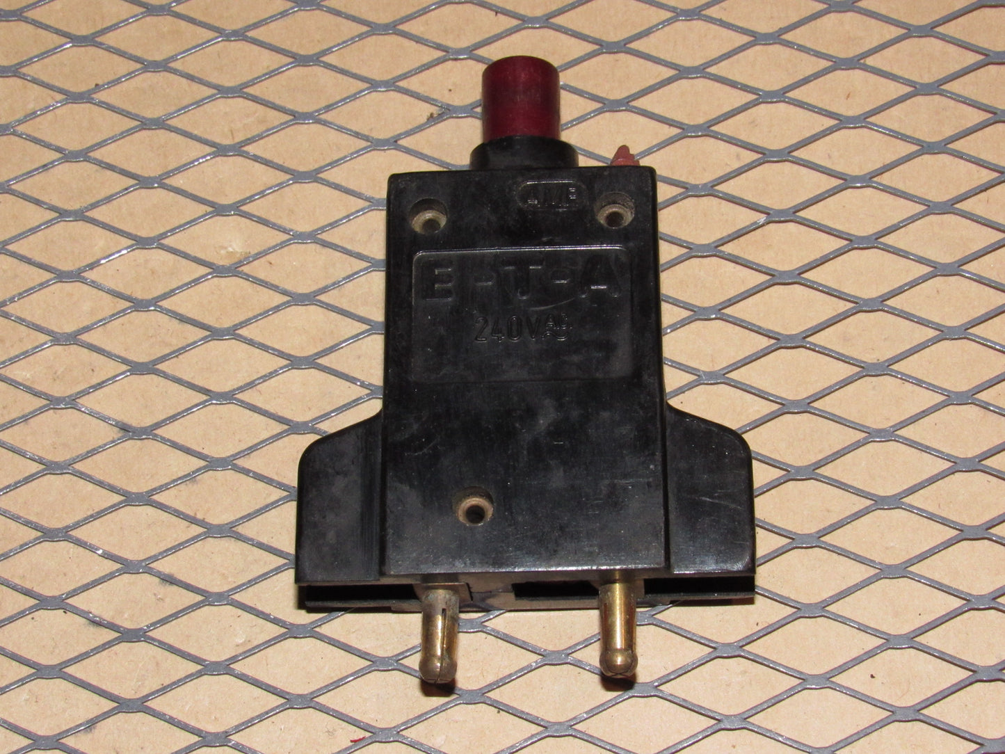 77-95 Mercedes Benz T1 Van Fuse Circuit Breaker 8a E-T-A 240VAC 2-5200-H