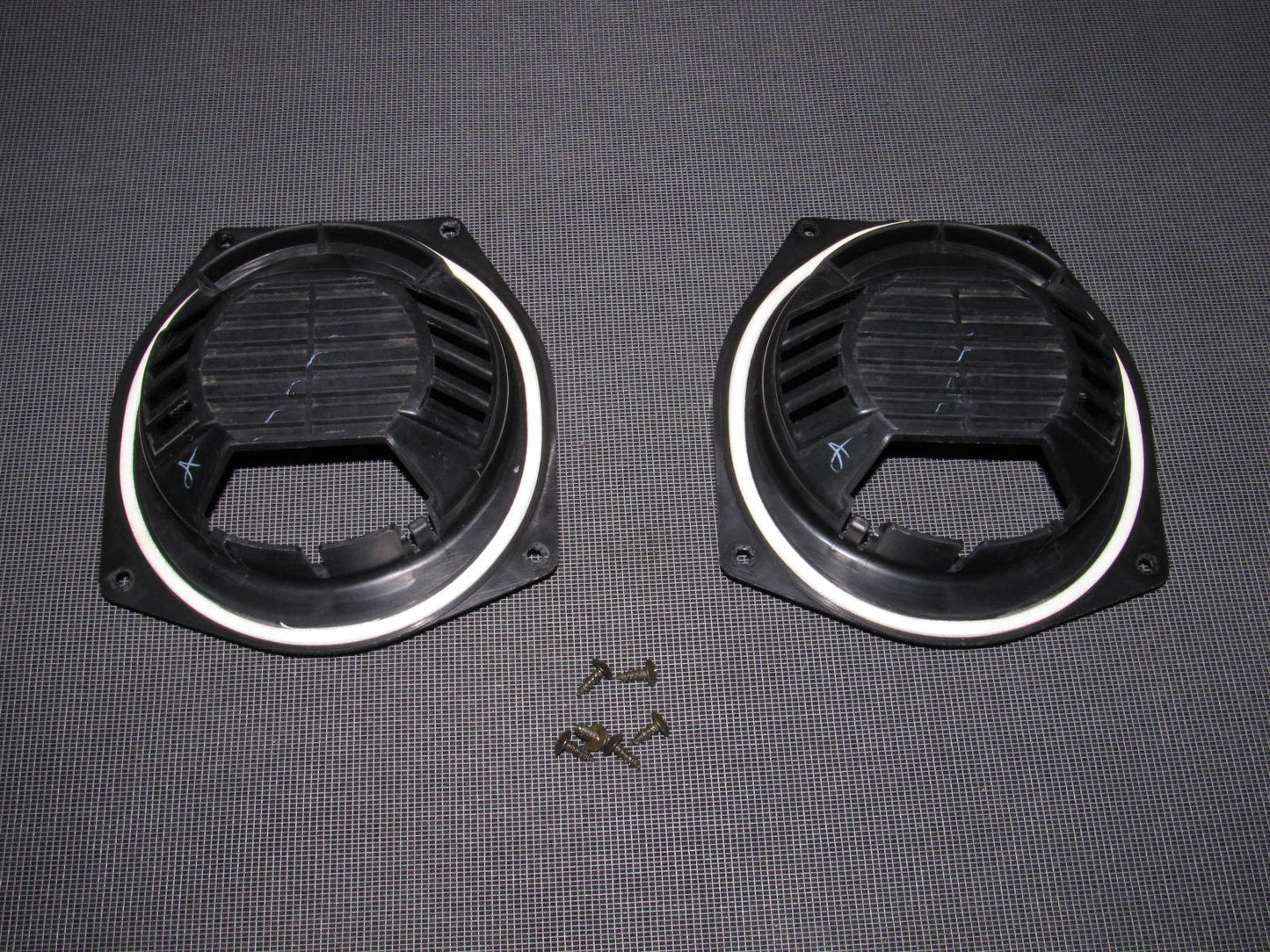 94-01 Acura Integra Door Speaker Mounting Housing Bracket - Front Set