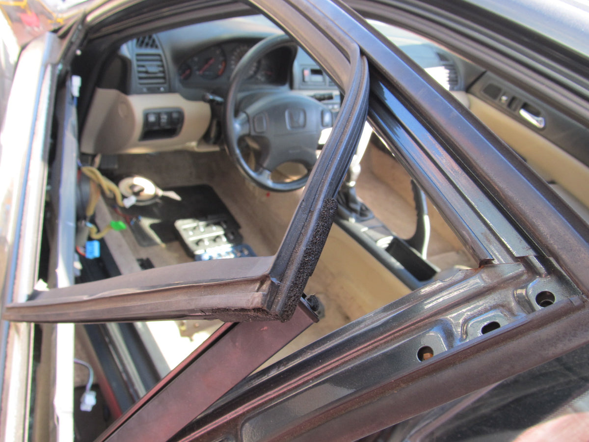97 98 99 00 01 Honda Prelude OEM Door Window Guide Weather Stripping Rubber Seal - Left