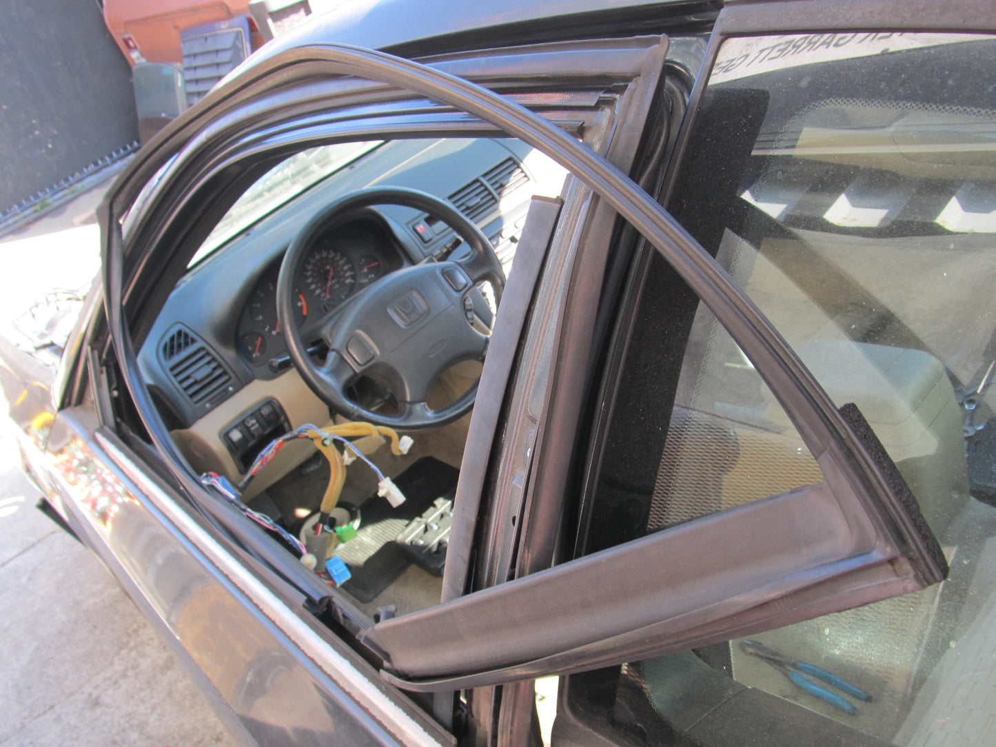 97 98 99 00 01 Honda Prelude OEM Door Window Guide Weather Stripping Rubber Seal - Left