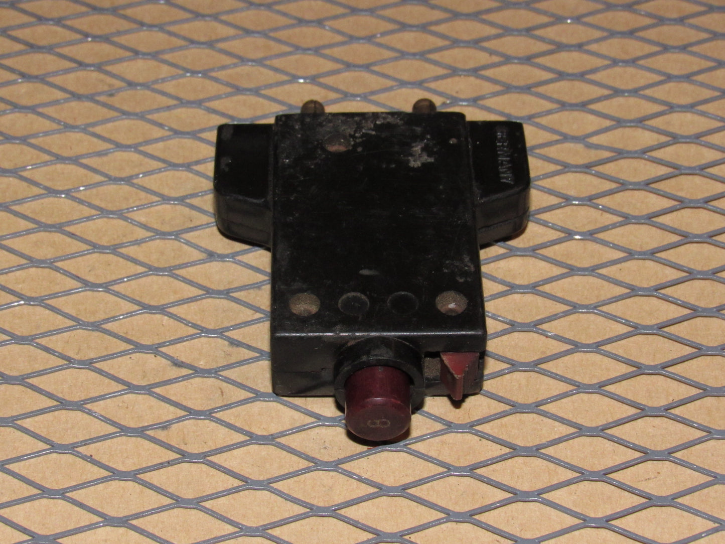 77-95 Mercedes Benz T1 Van Fuse Circuit Breaker 8a E-T-A 240VAC 2-5200-H