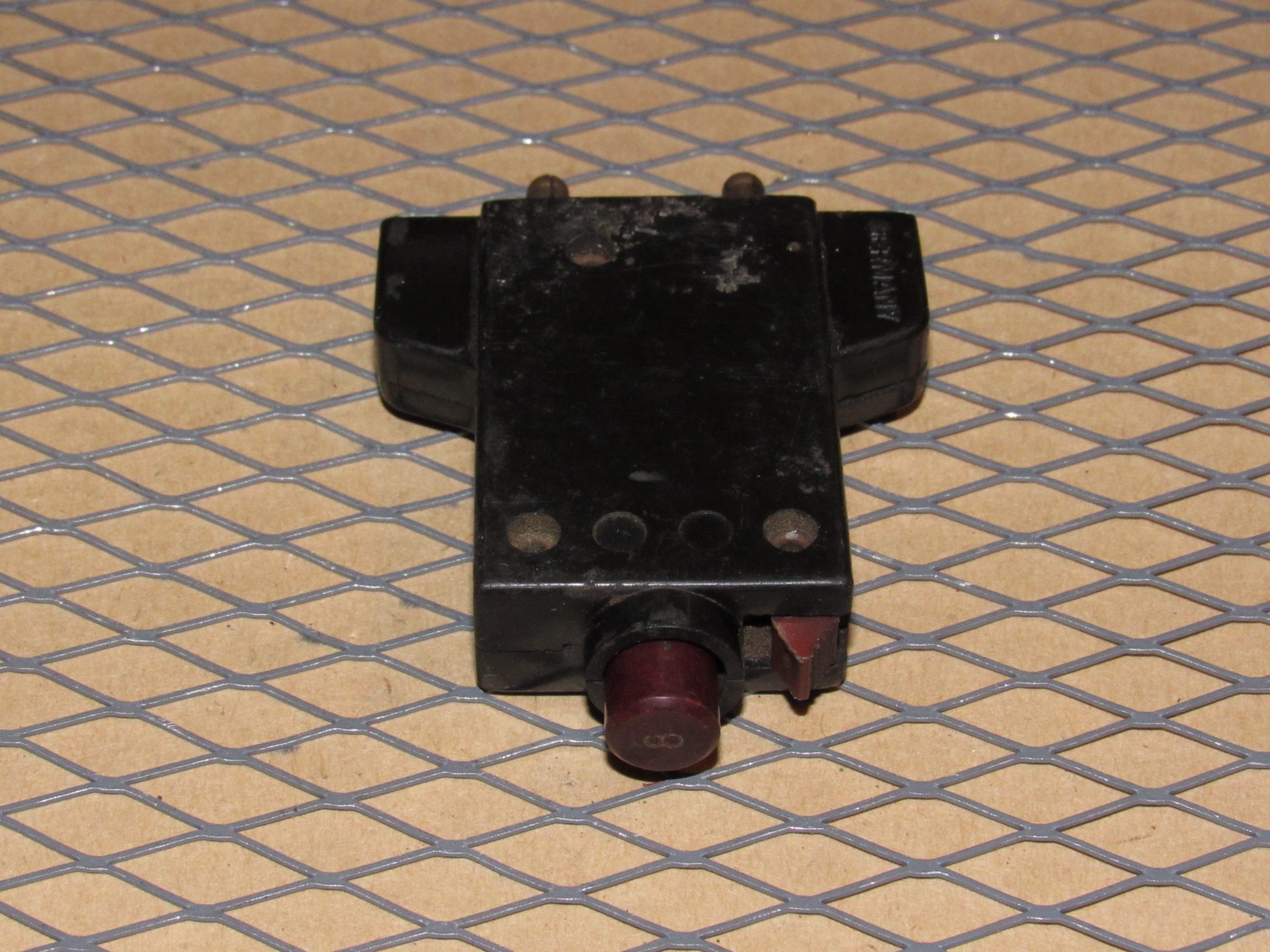 77-95 Mercedes Benz T1 Van Fuse Circuit Breaker 8a E-T-A 240VAC 2-5200-H