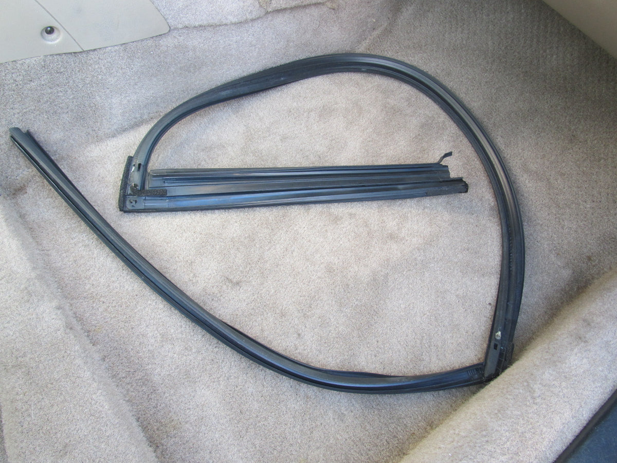 97 98 99 00 01 Honda Prelude OEM Door Window Guide Weather Stripping Rubber Seal - Left