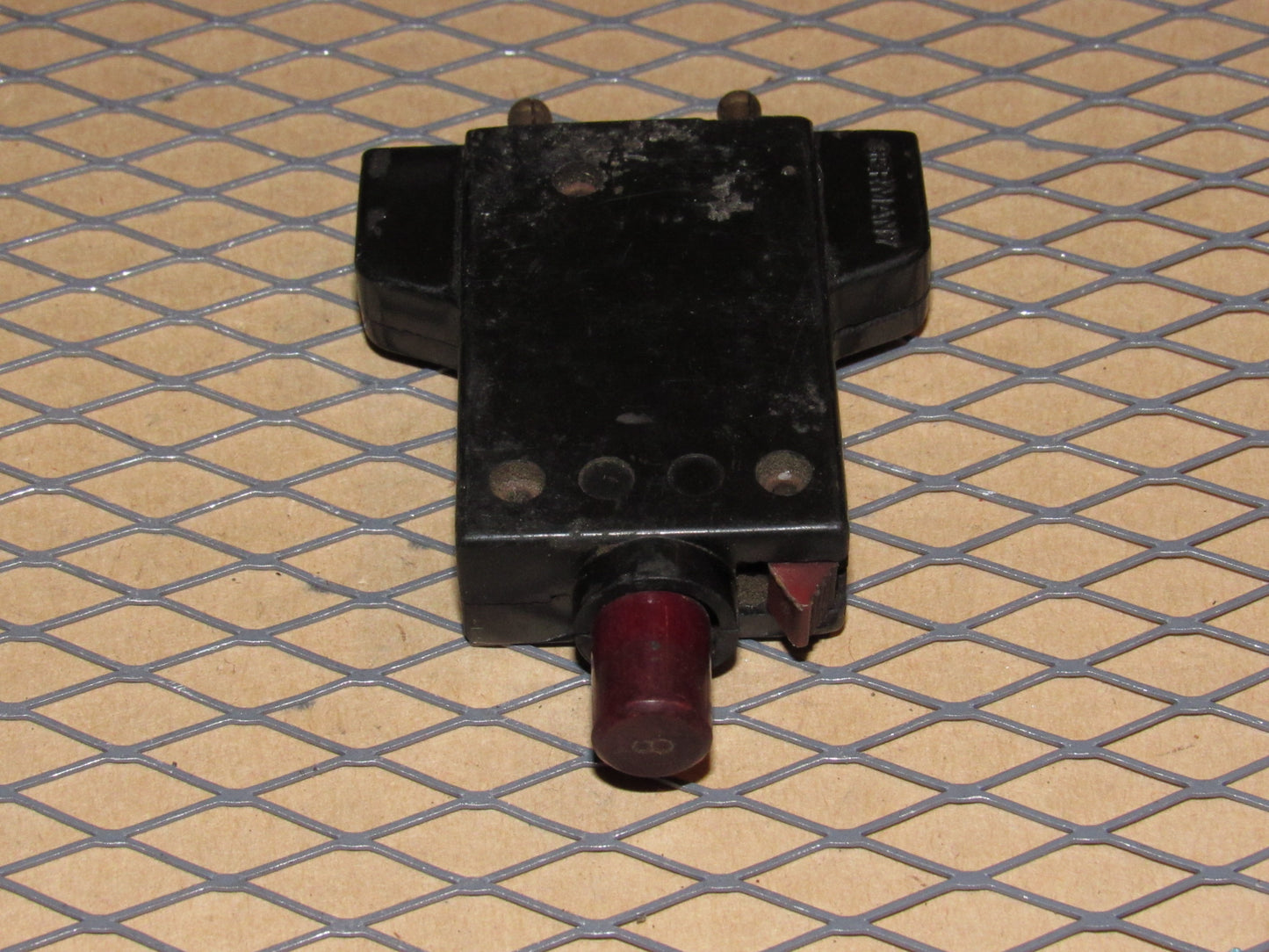 77-95 Mercedes Benz T1 Van Fuse Circuit Breaker 8a E-T-A 240VAC 2-5200-H