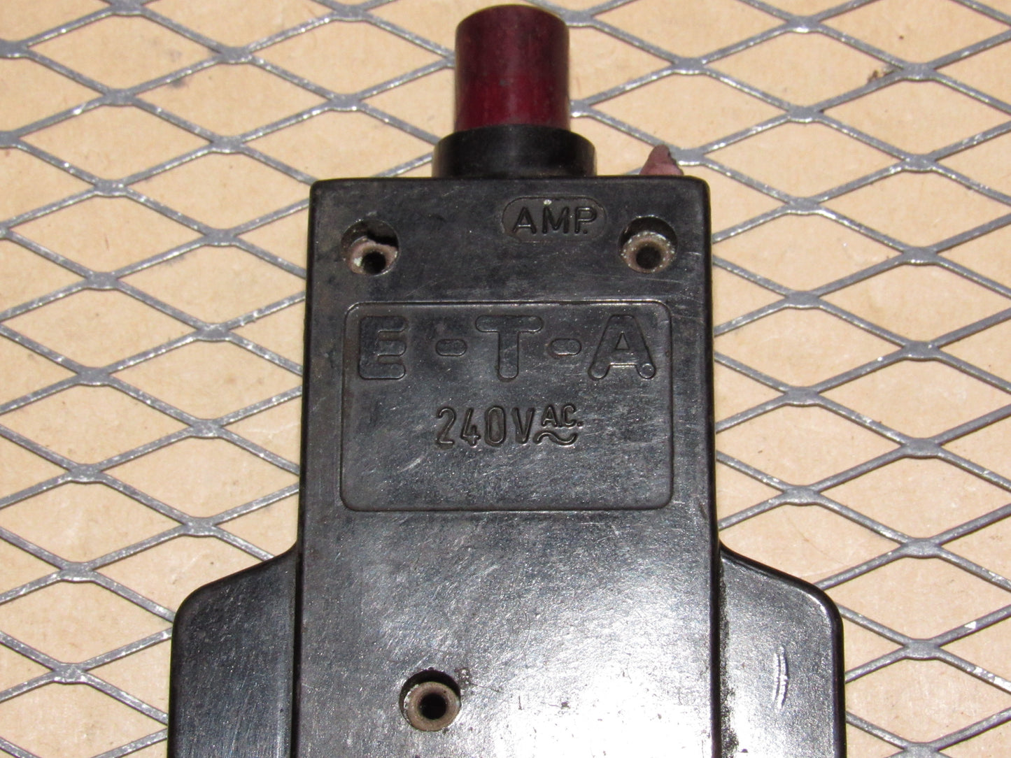 77-95 Mercedes Benz T1 Van Fuse Circuit Breaker 8a E-T-A 240VAC 2-5200-H