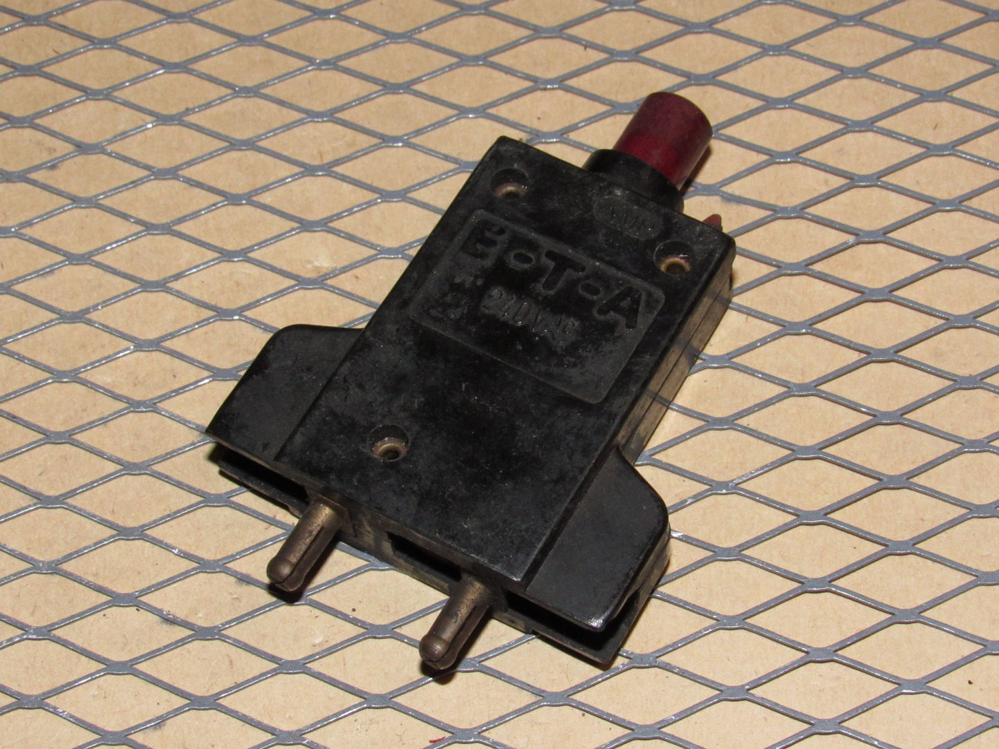 77-95 Mercedes Benz T1 Van Fuse Circuit Breaker 8a E-T-A 240VAC 2-5200-H