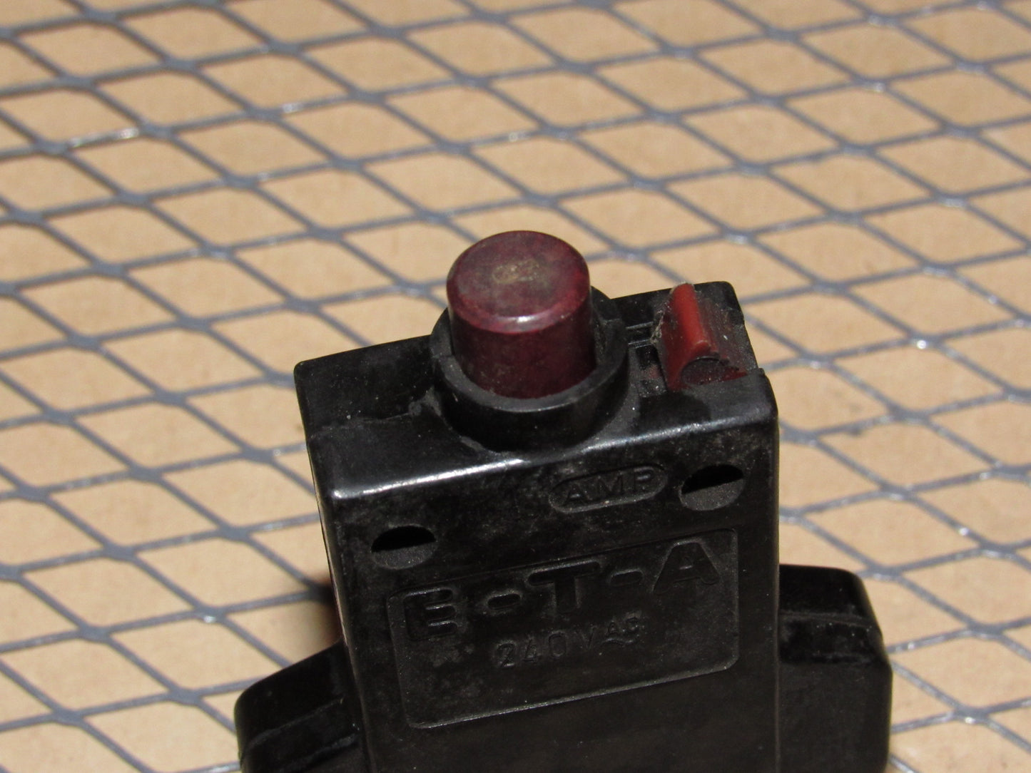 77-95 Mercedes Benz T1 Van Fuse Circuit Breaker 8a E-T-A 240VAC 2-5200-H
