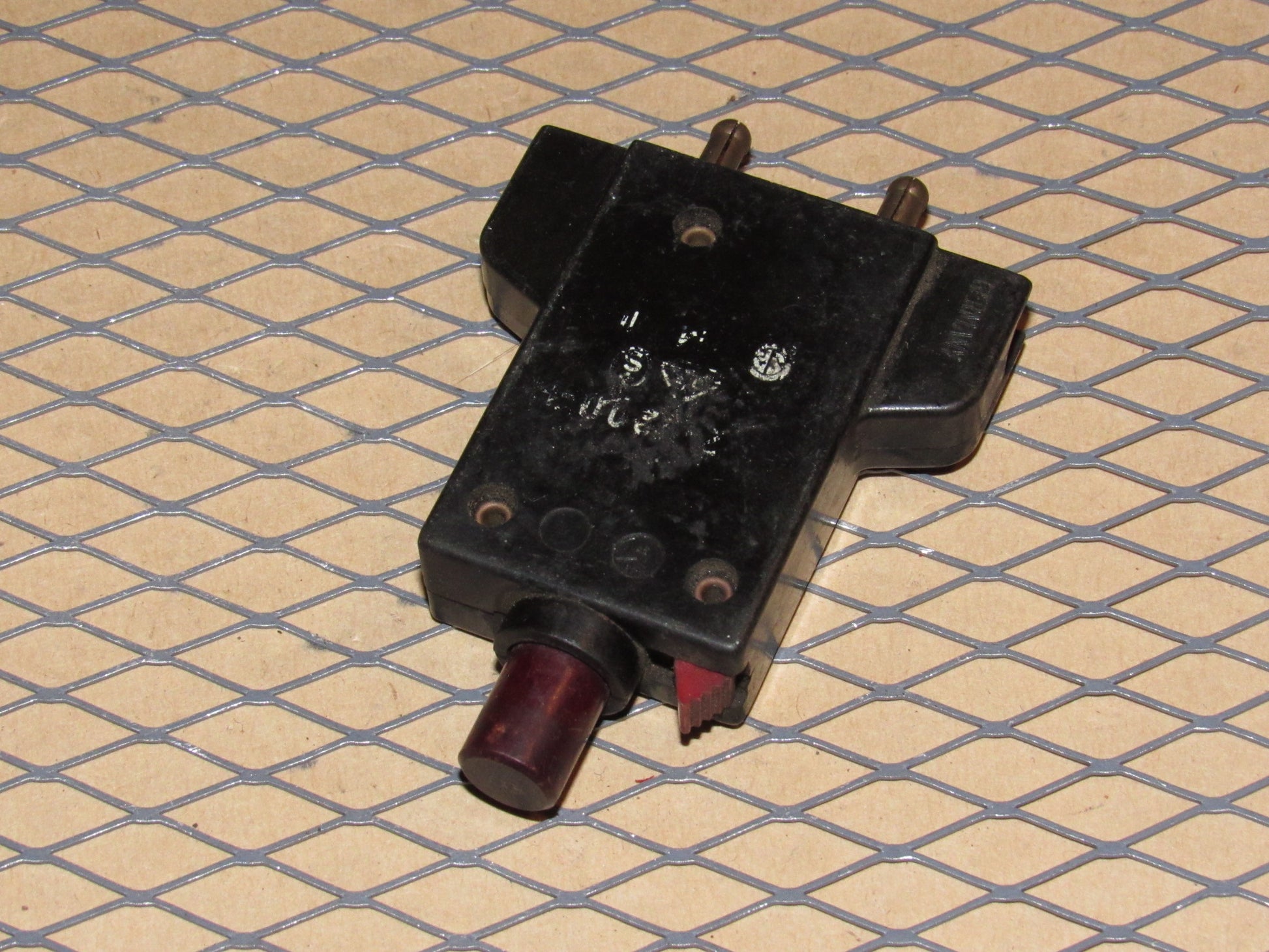 77-95 Mercedes Benz T1 Van Fuse Circuit Breaker 8a E-T-A 240VAC 2-5200-H