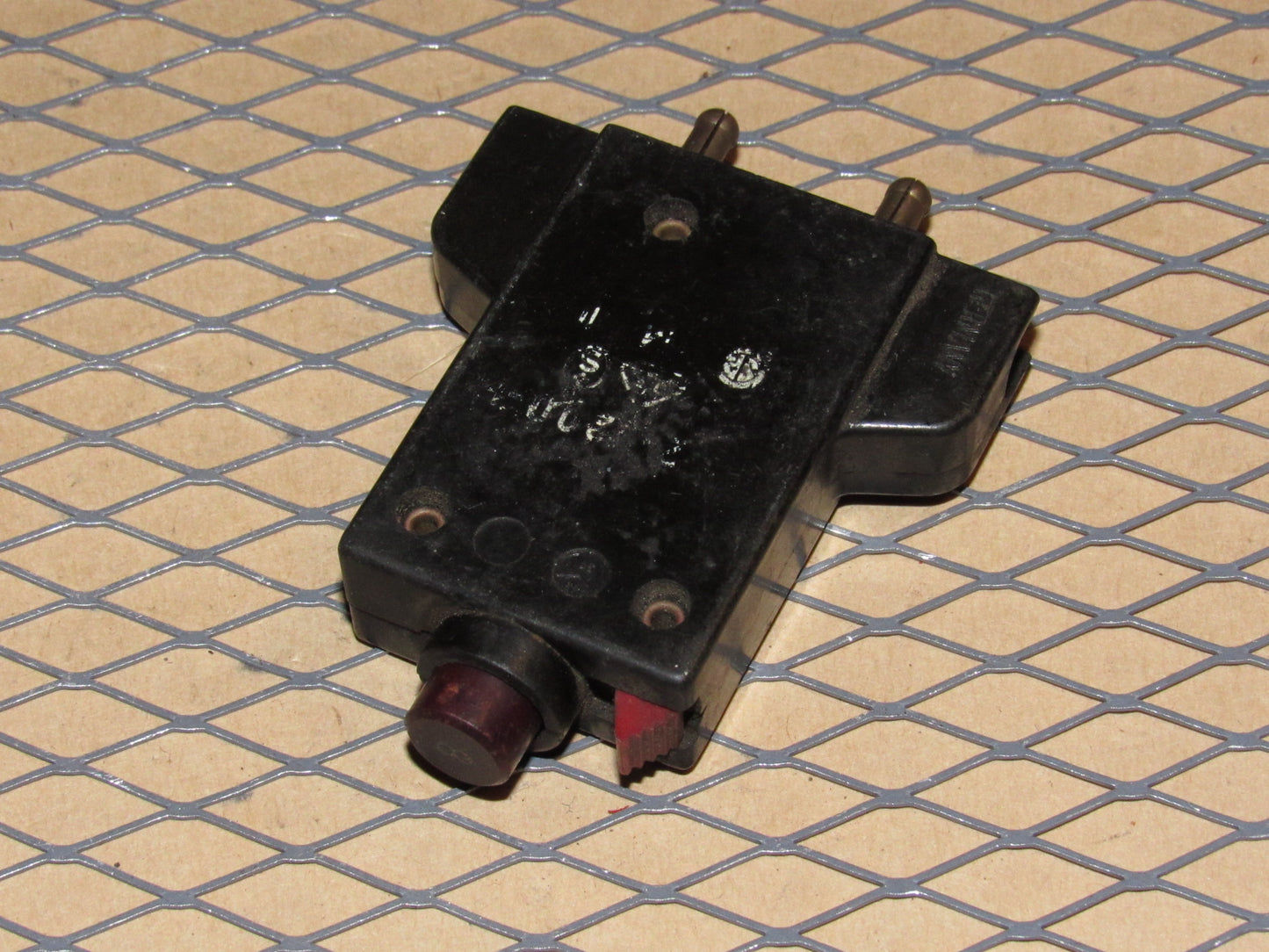 77-95 Mercedes Benz T1 Van Fuse Circuit Breaker 8a E-T-A 240VAC 2-5200-H