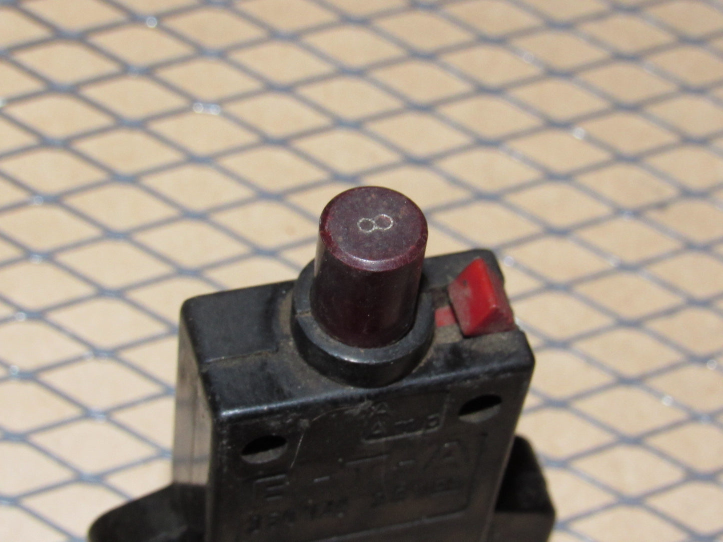 77-95 Mercedes Benz T1 Van Fuse Circuit Breaker 8a E-T-A 240VAC 2-5200-H