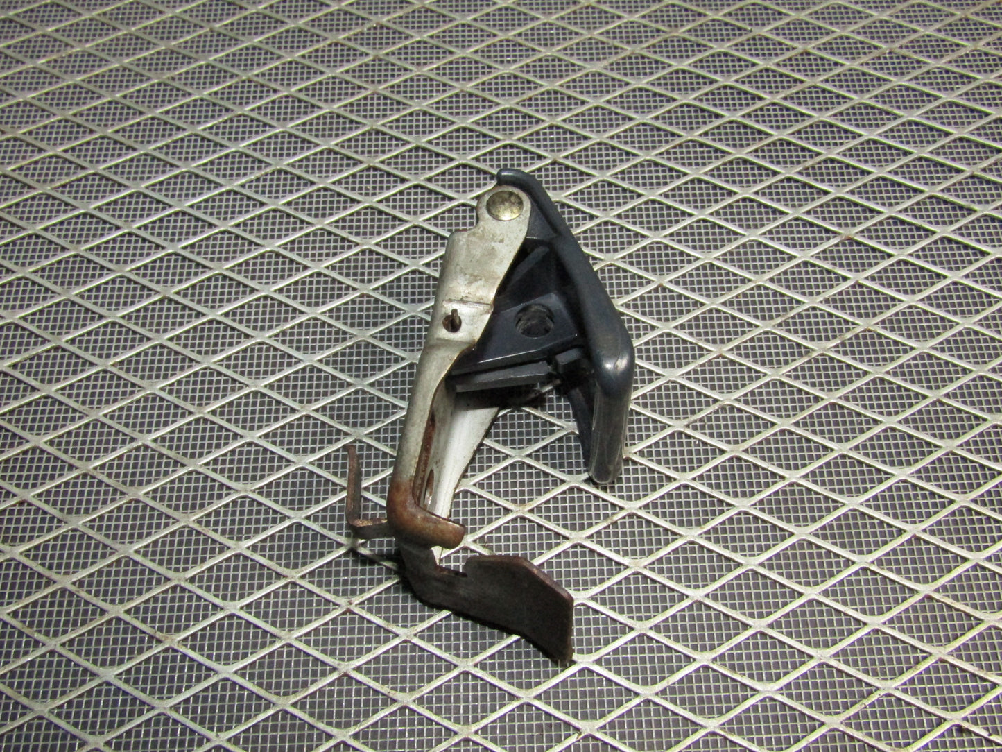 87 88 89 90 91 Toyota Crown Royal Saloon OEM Gas Door Release Lever Switch