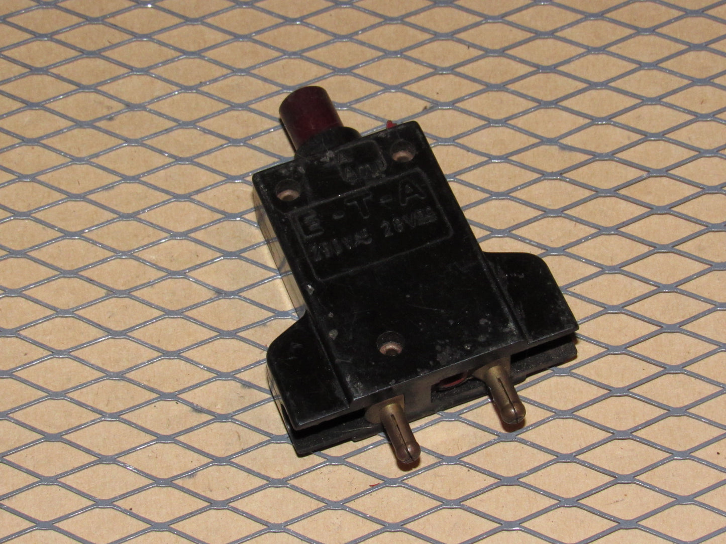 77-95 Mercedes Benz T1 Van Fuse Circuit Breaker 8a E-T-A 240VAC 2-5200-H
