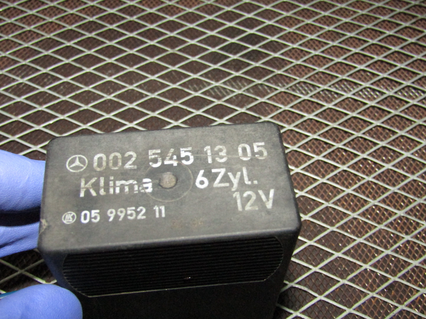 86-93 Mercedes Benz 300E OEM A/C Compressor Clutch Cut Off Relay 002 545 13 05