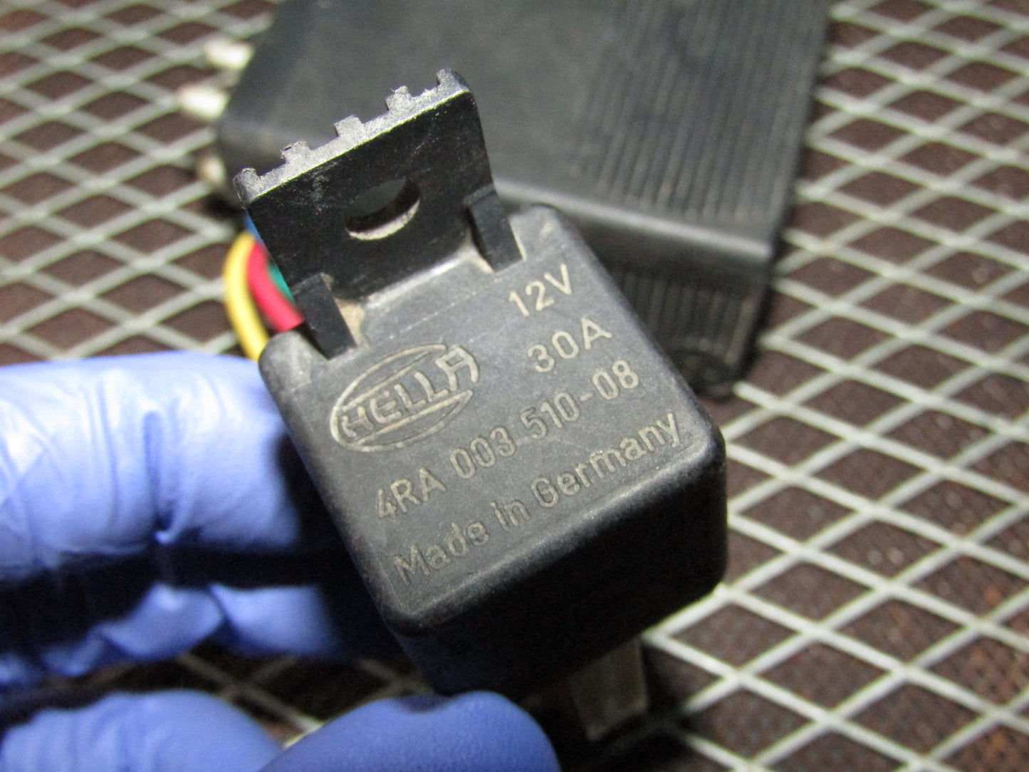 86-93 Mercedes Benz 300E OEM A/C Compressor Clutch Cut Off Relay 002 545 13 05