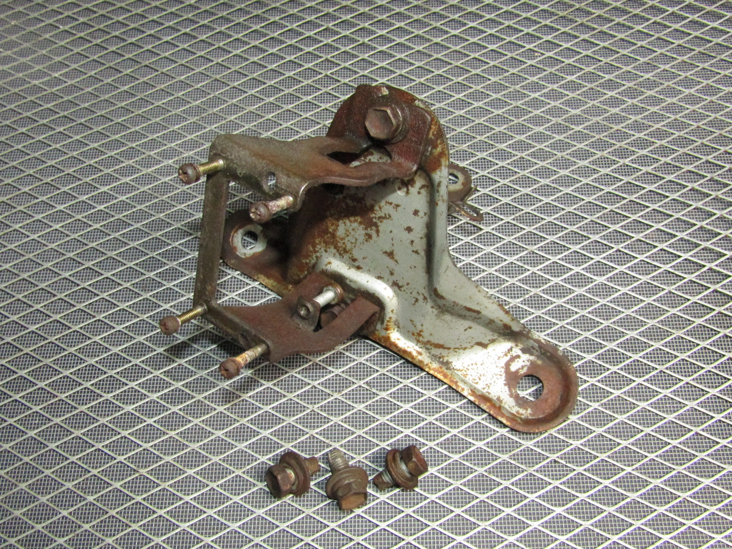 87 88 89 90 91 Toyota Crown Royal Saloon OEM Ignition Coil Mounting Bracket