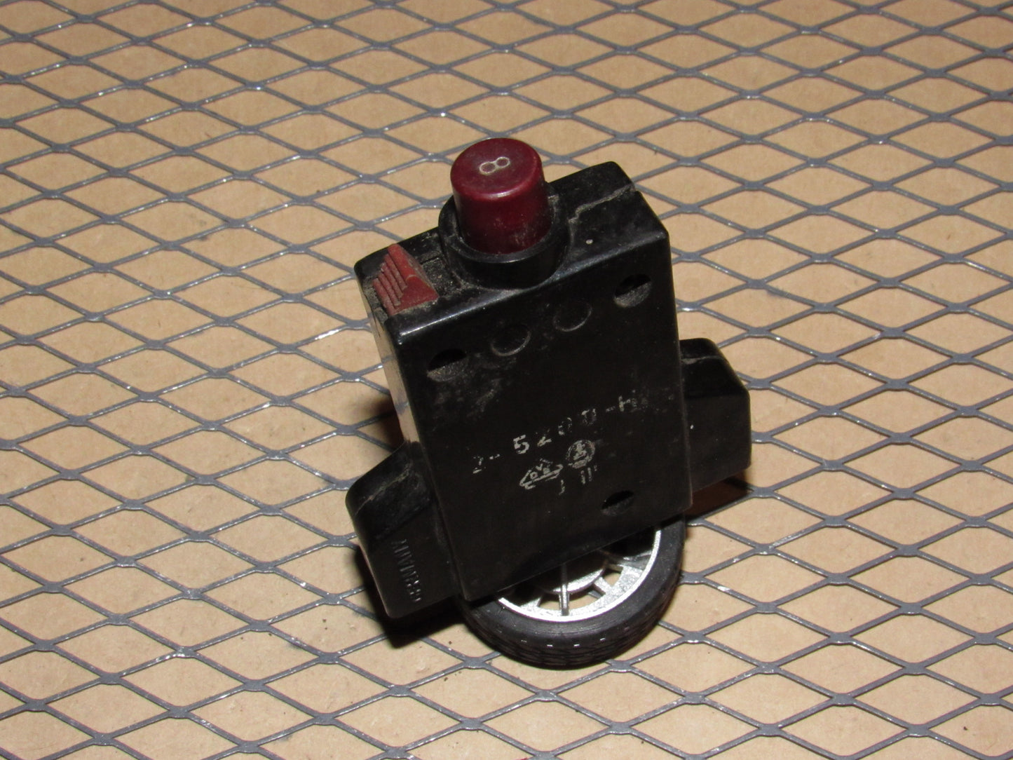 77-95 Mercedes Benz T1 Van Fuse Circuit Breaker 8a E-T-A 240VAC 2-5200-H