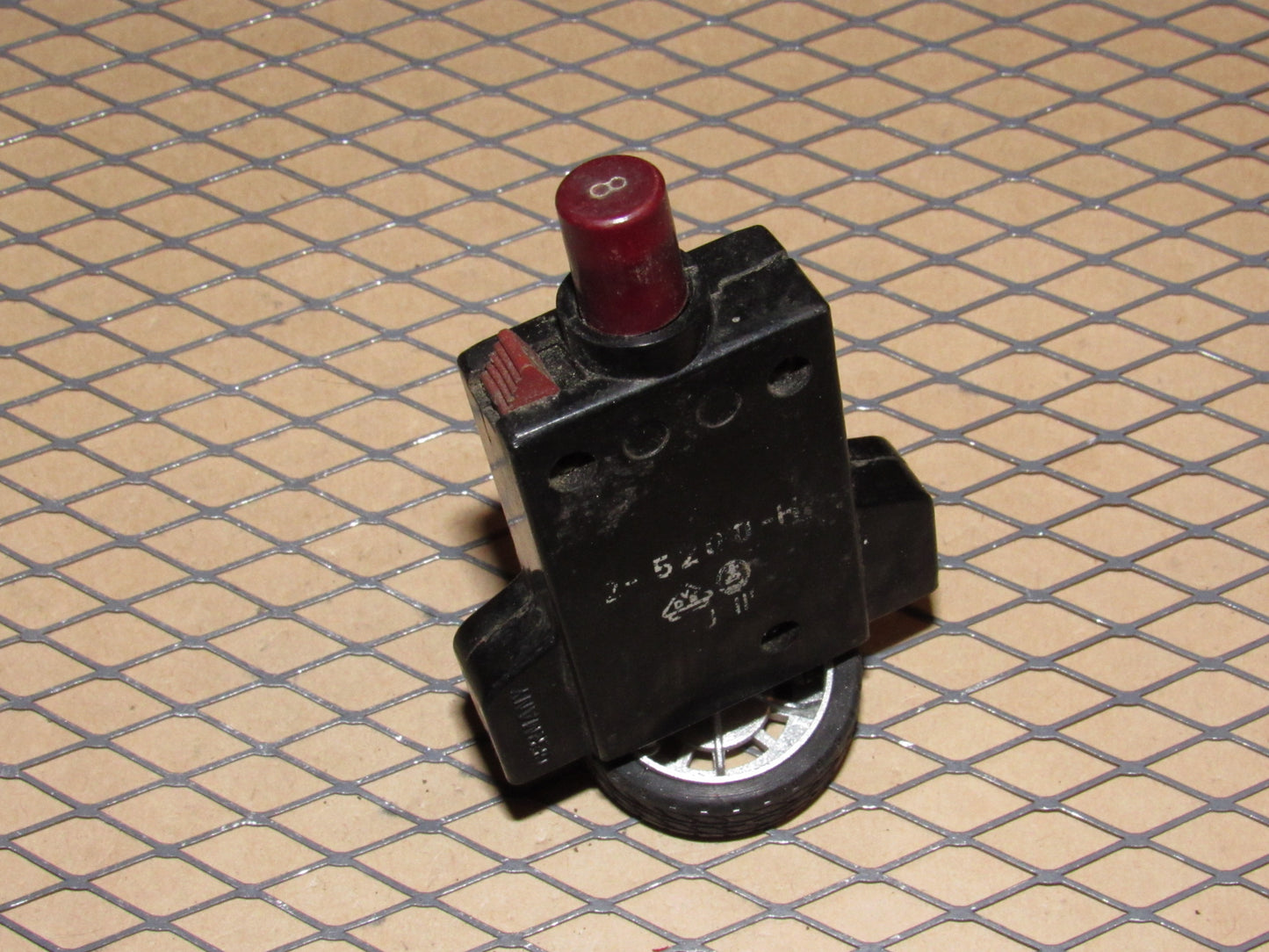 77-95 Mercedes Benz T1 Van Fuse Circuit Breaker 8a E-T-A 240VAC 2-5200-H