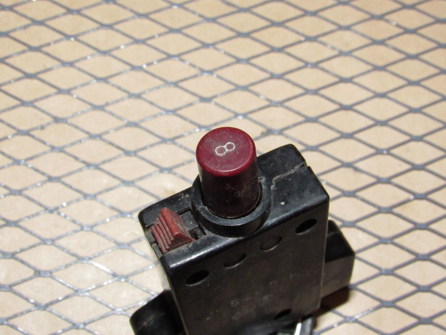 77-95 Mercedes Benz T1 Van Fuse Circuit Breaker 8a E-T-A 240VAC 2-5200-H