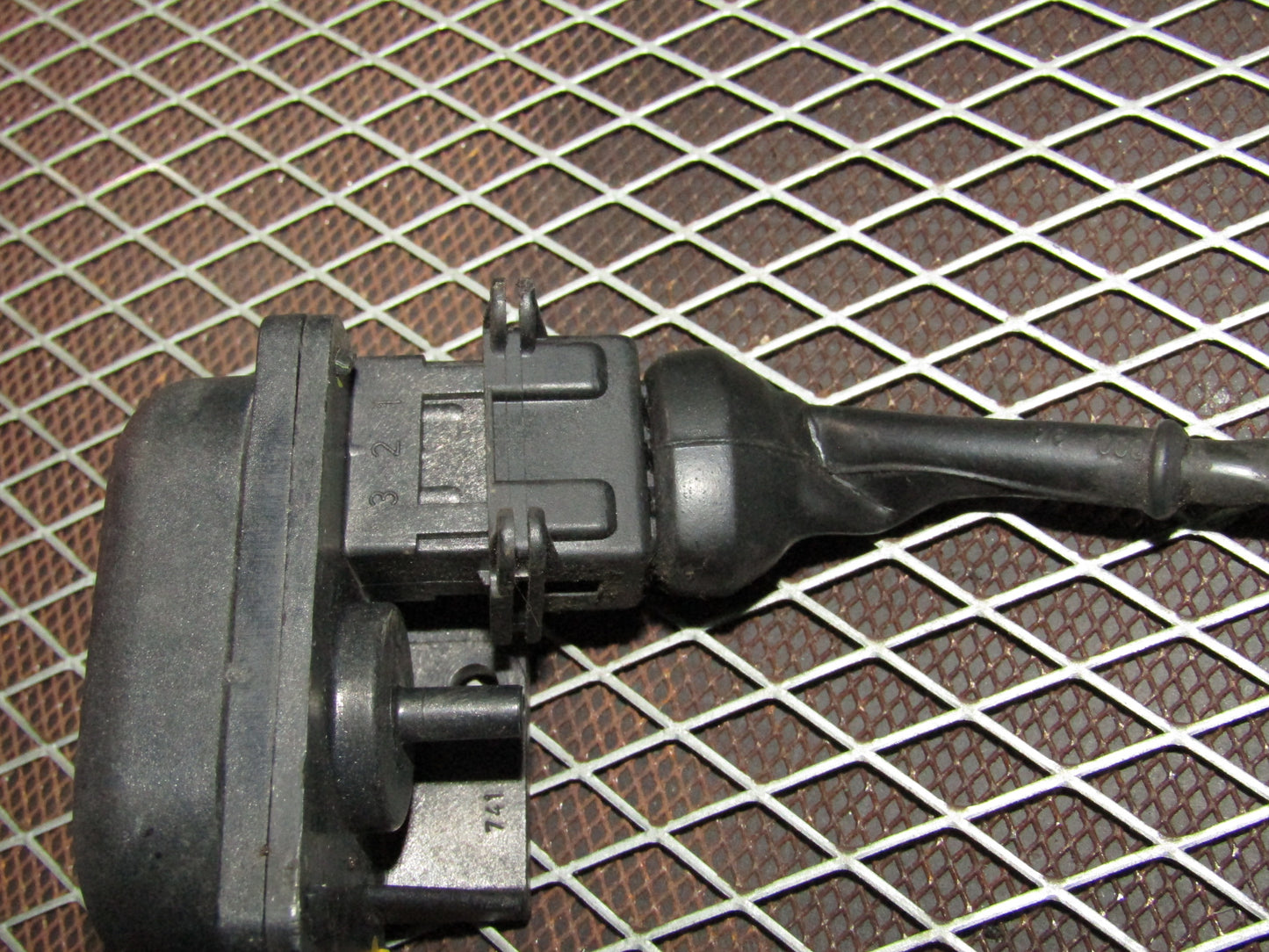 86-93 Mercedes Benz 300E OEM Fuel Injection Barometric Pressure Altitude Sensor Pigtail Harness