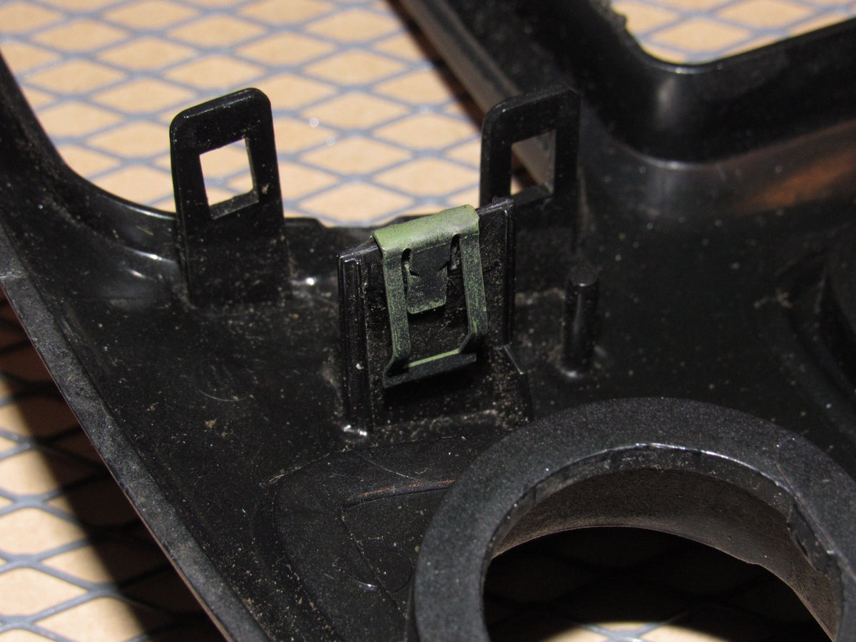 01 02 03 04 05 06 07 Ford Escape OEM Center Dash Panel Mounting Retainer Lock Clip
