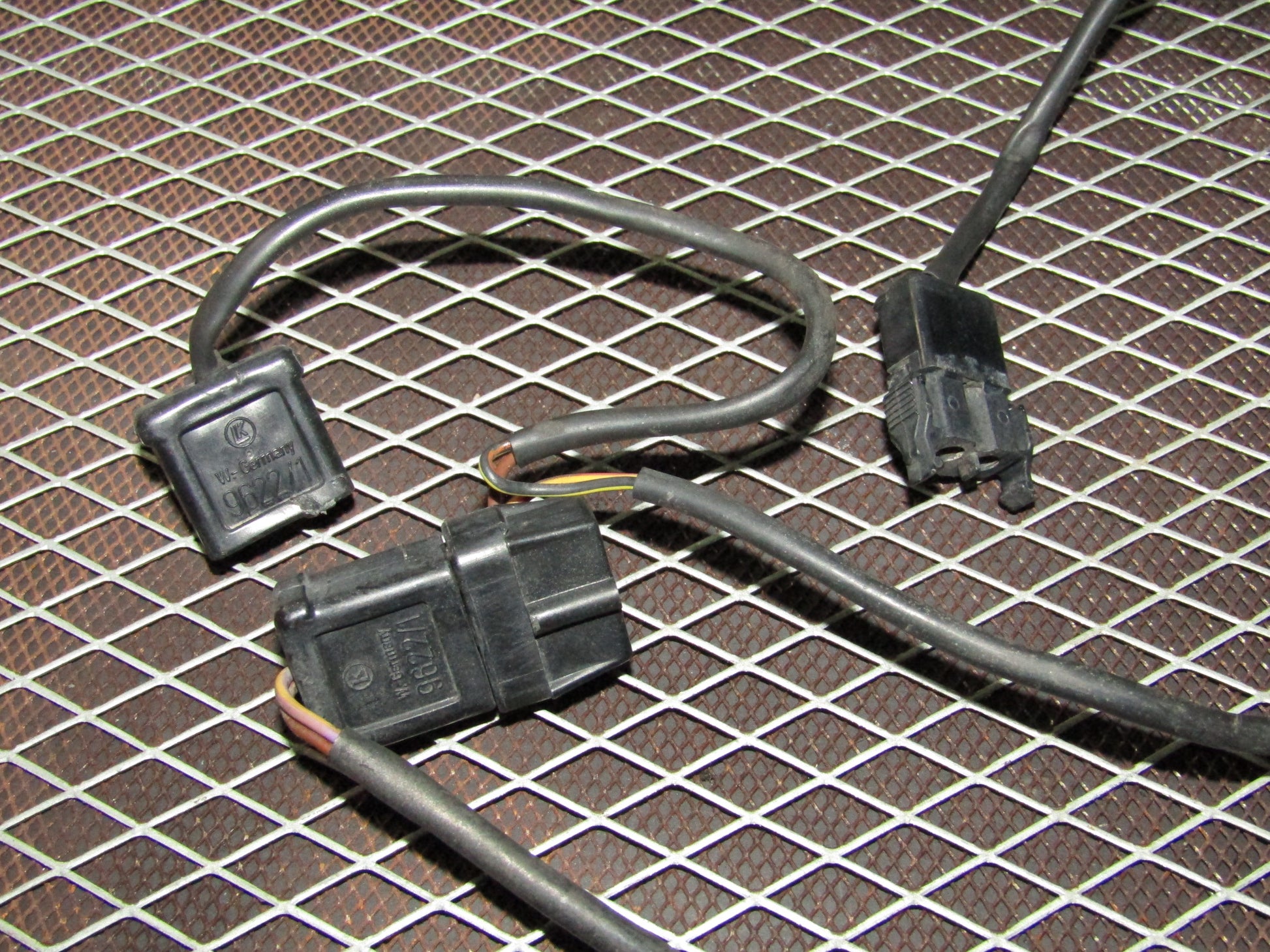 86-93 Mercedes Benz 300E OEM Wiper Washer Tank Pigtail Harness