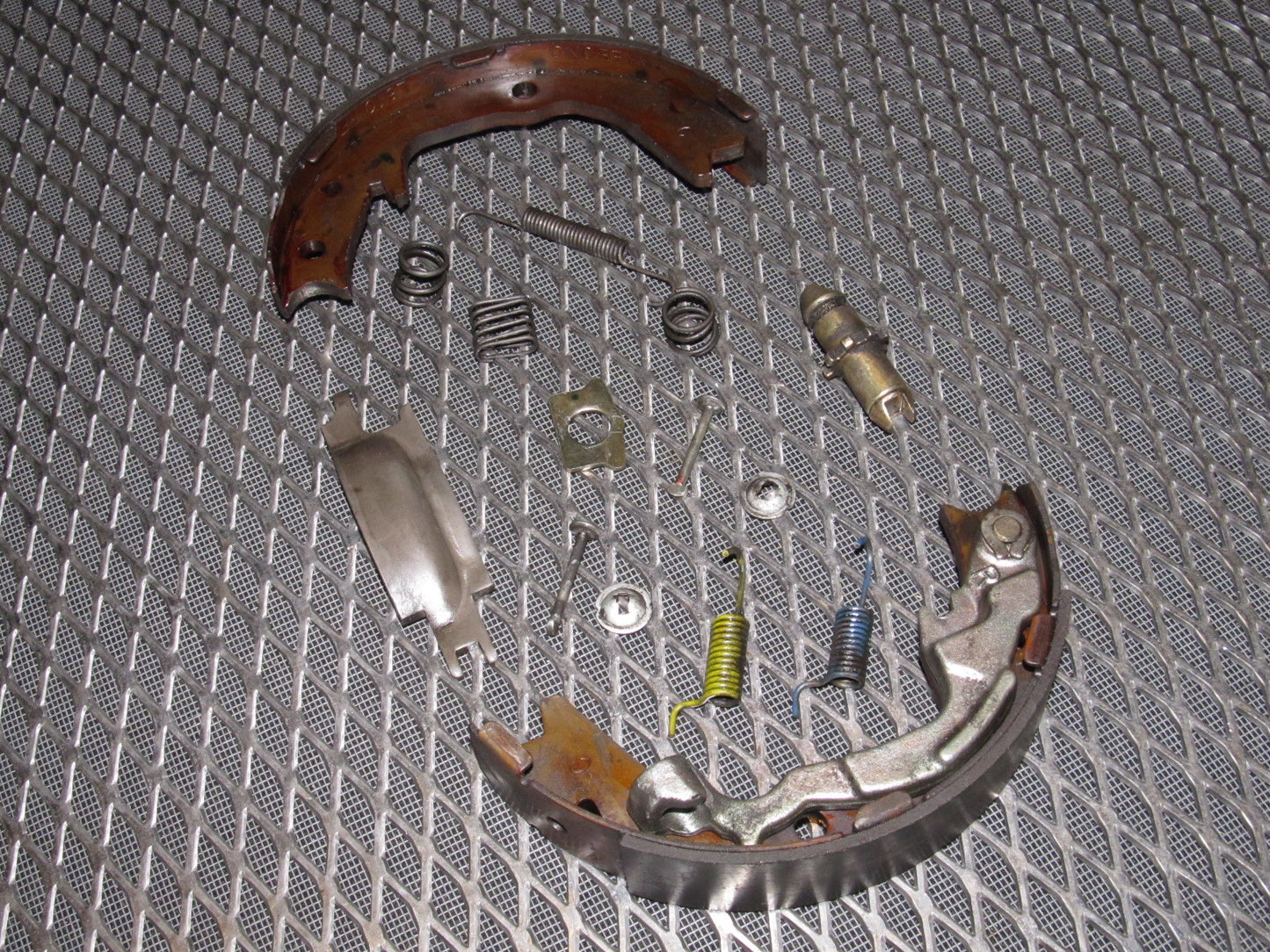 94 95 96 97 Mitsubishi 3000GT OEM Rear Drum Brake Assembly - Right