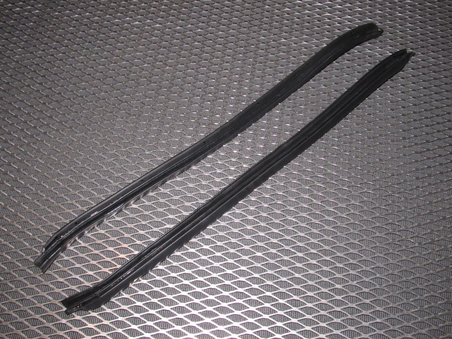 94 95 96 97 Mitsubishi 3000GT OEM Door Chassis Belt Line Stripping