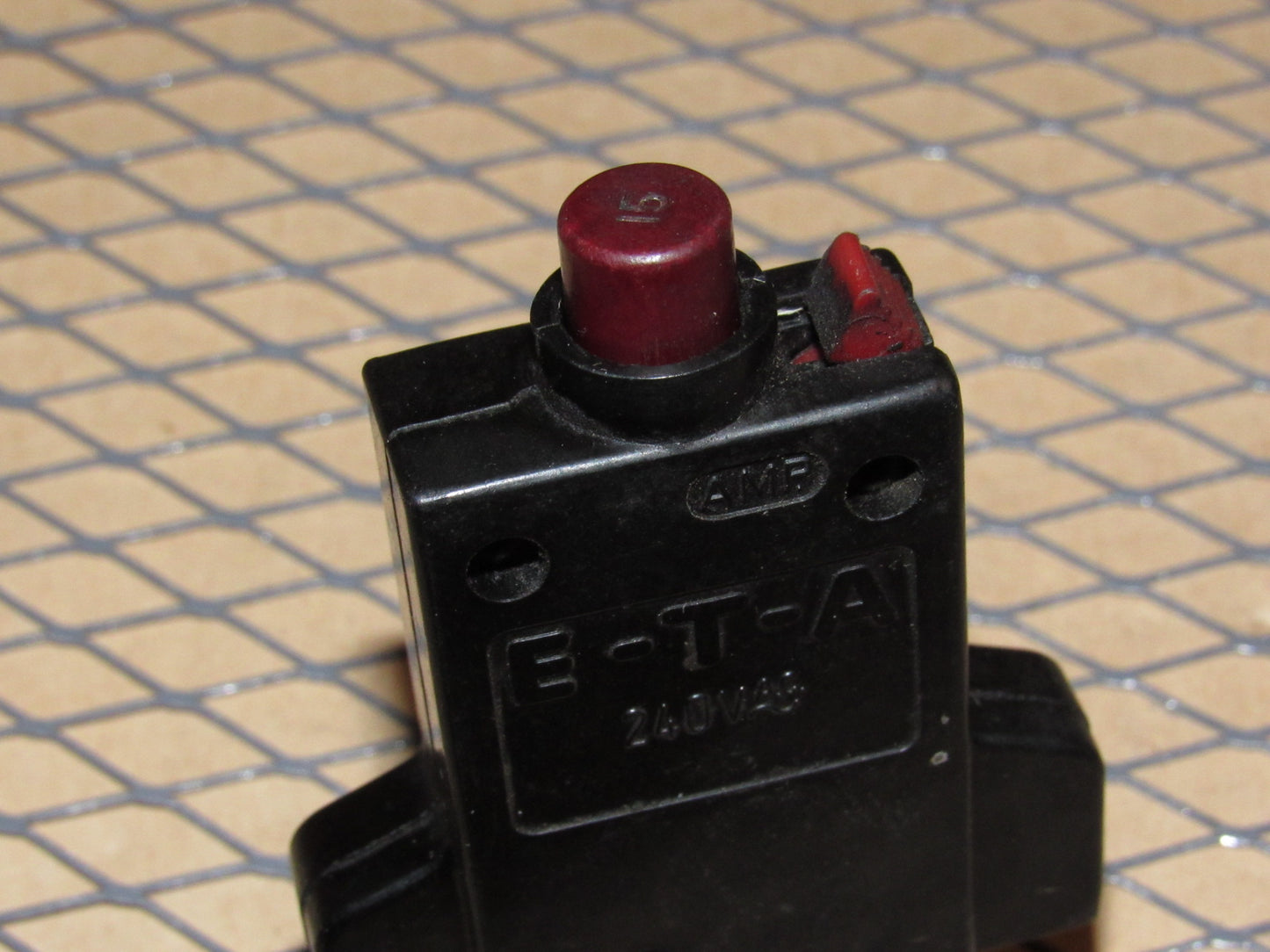 77-95 Mercedes Benz T1 Van Fuse Circuit Breaker 15a E-T-A 240VAC